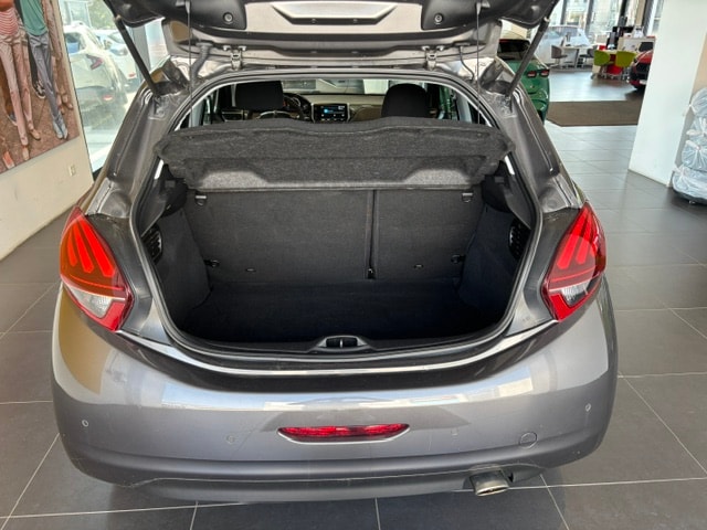 PEUGEOT 208 1.5 BlueHDi GT Line-image-12