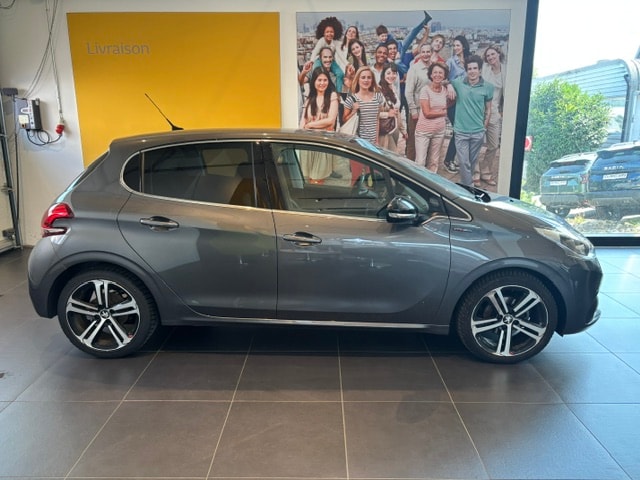 PEUGEOT 208 1.5 BlueHDi GT Line-image-1