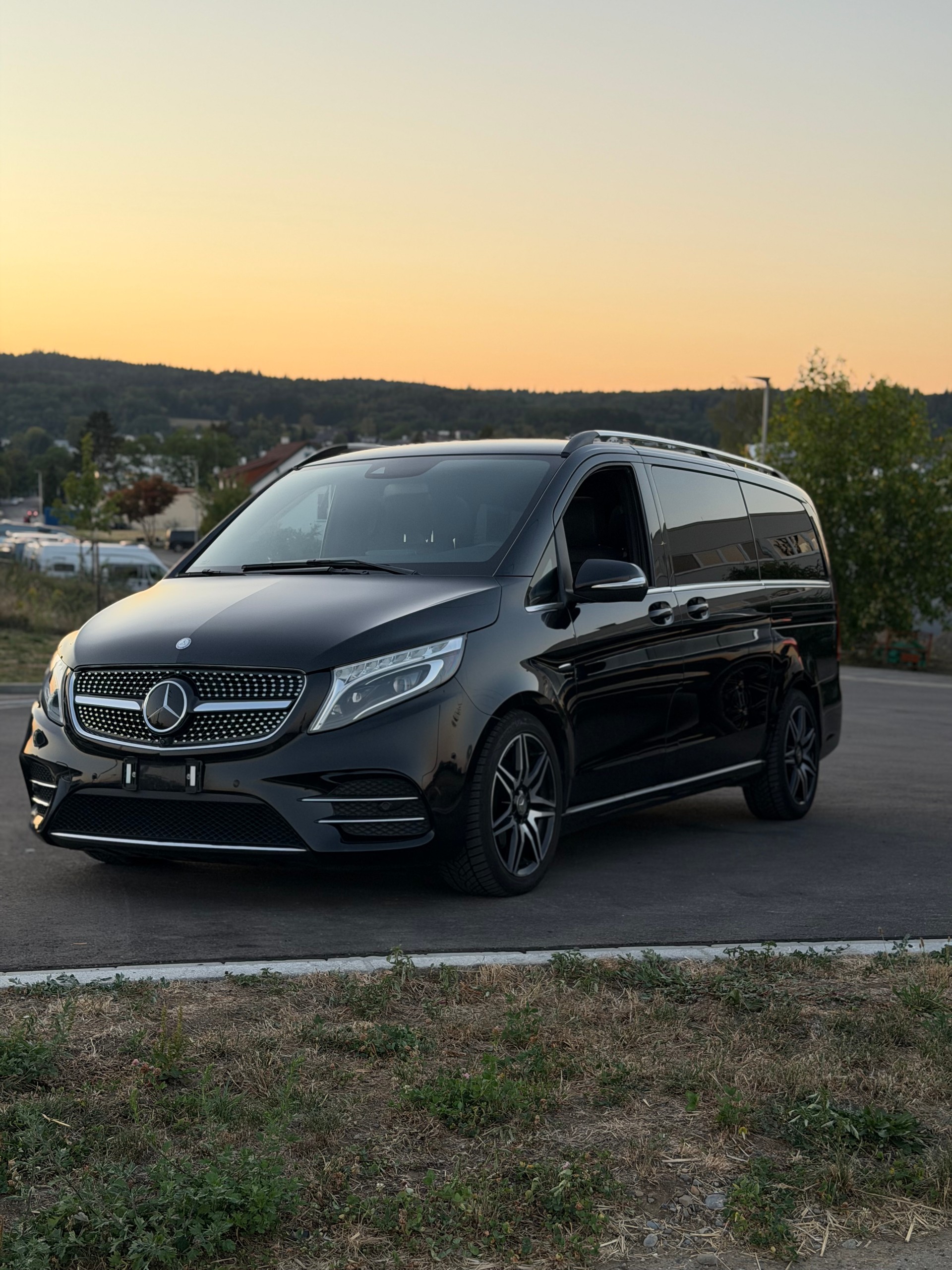 MERCEDES-BENZ Carbon Paket**Panorama**VIP 6 Sitze**Allrad**elektrische Türen**-image-0