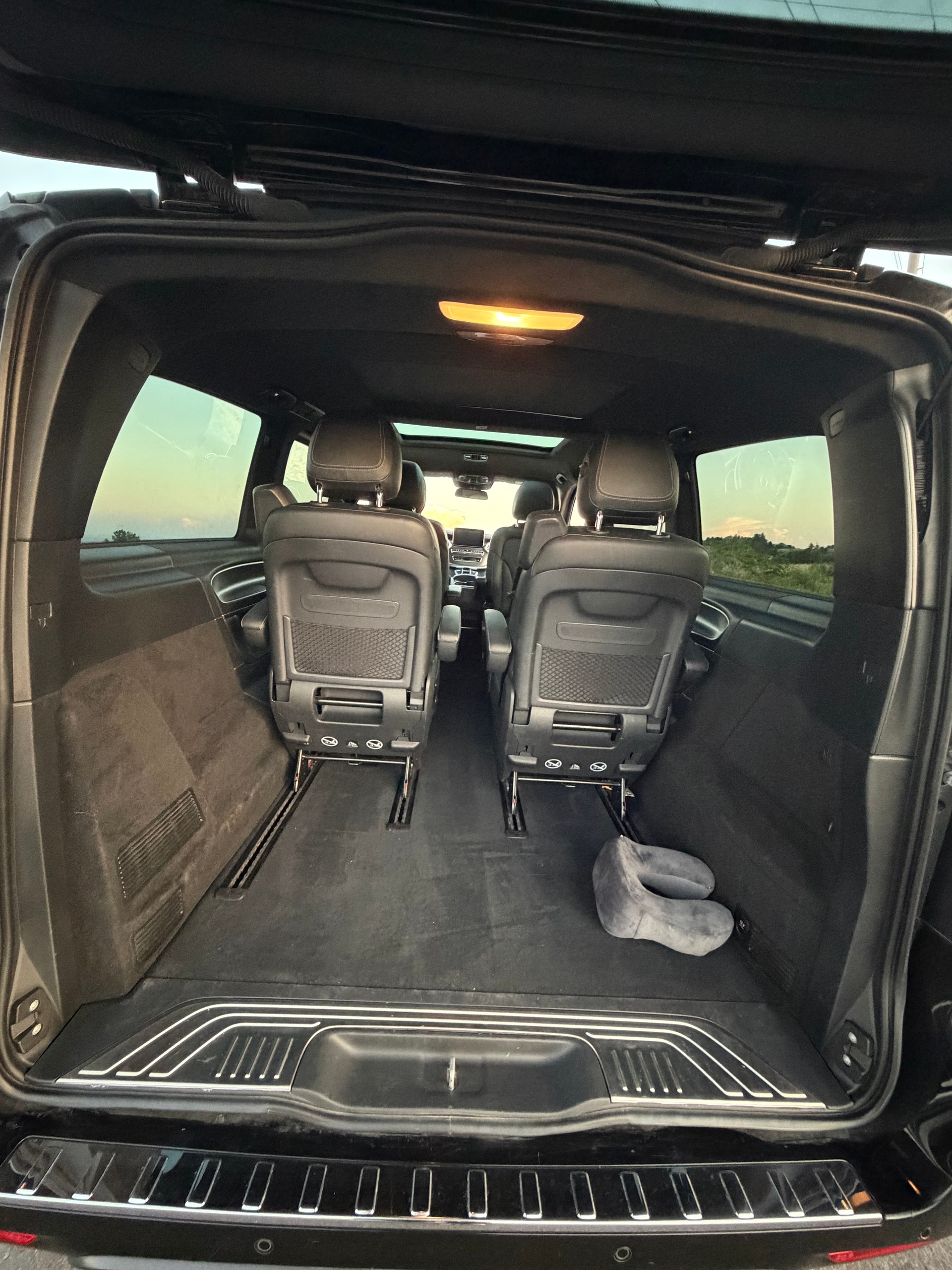 MERCEDES-BENZ Carbon Paket**Panorama**VIP 6 Sitze**Allrad**elektrische Türen**-image-9