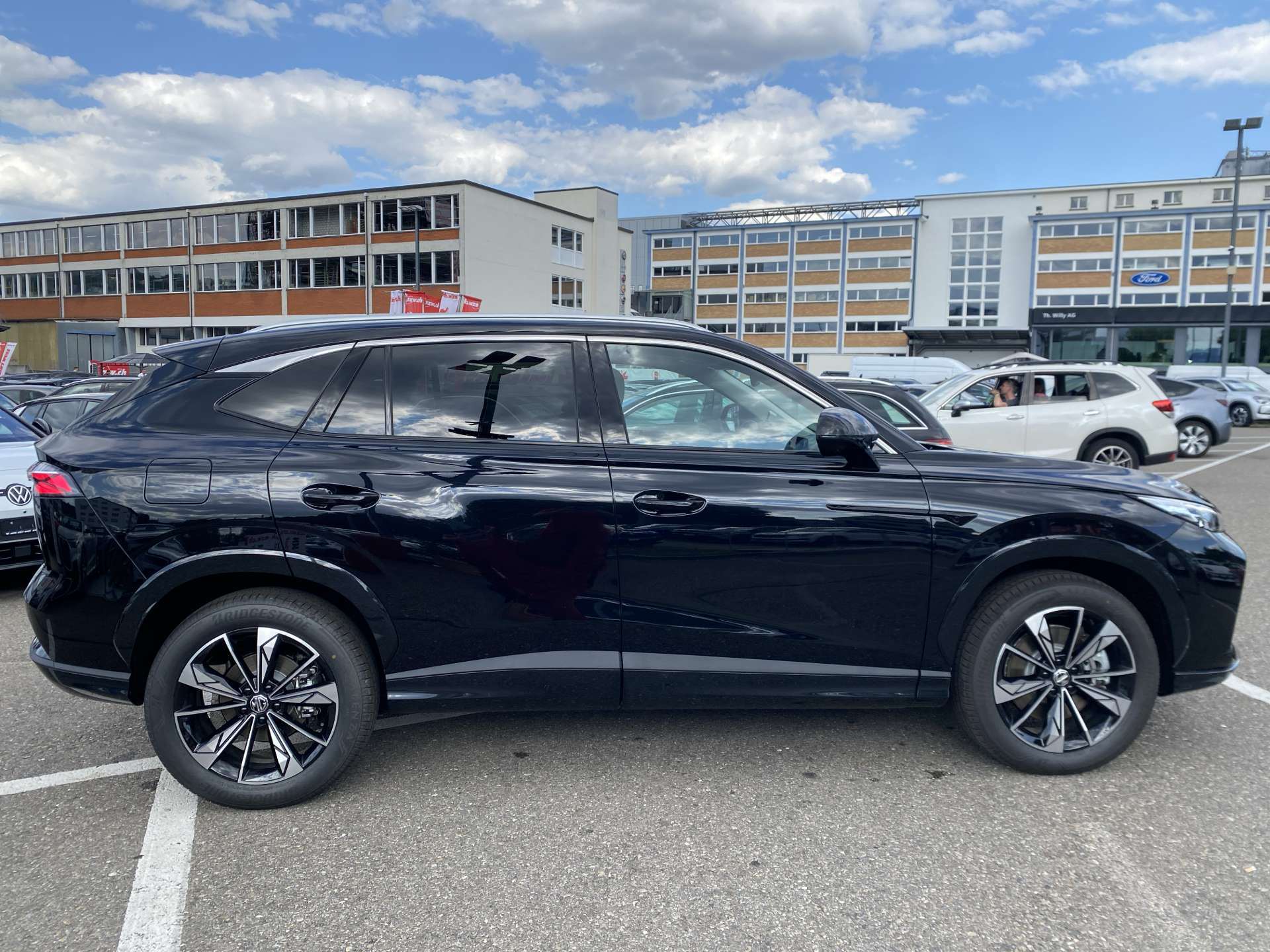 MG HS 1.5 T HEV+ Luxury 224PS Automat-image-10