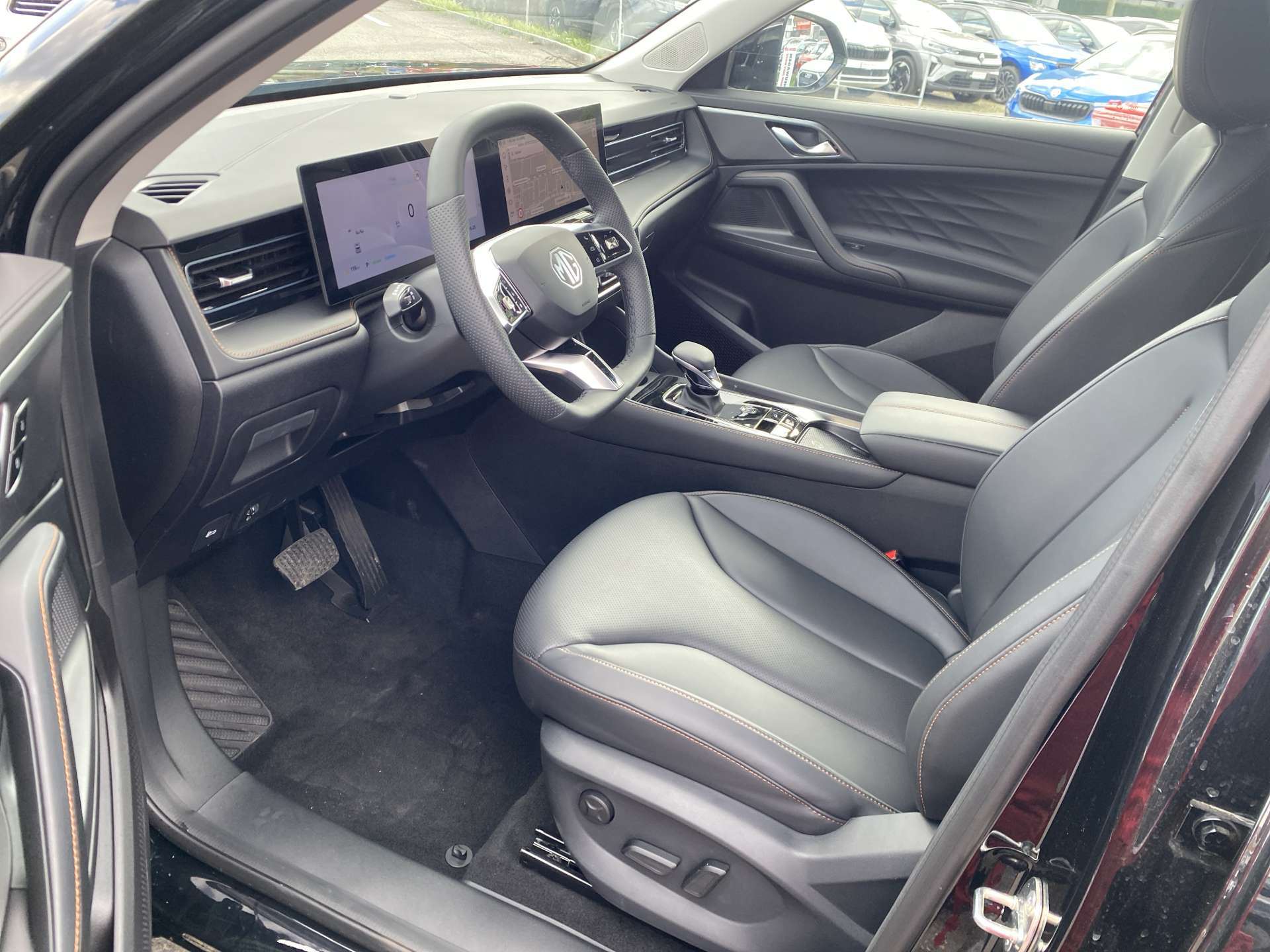 MG HS 1.5 T HEV+ Luxury 224PS Automat-image-5