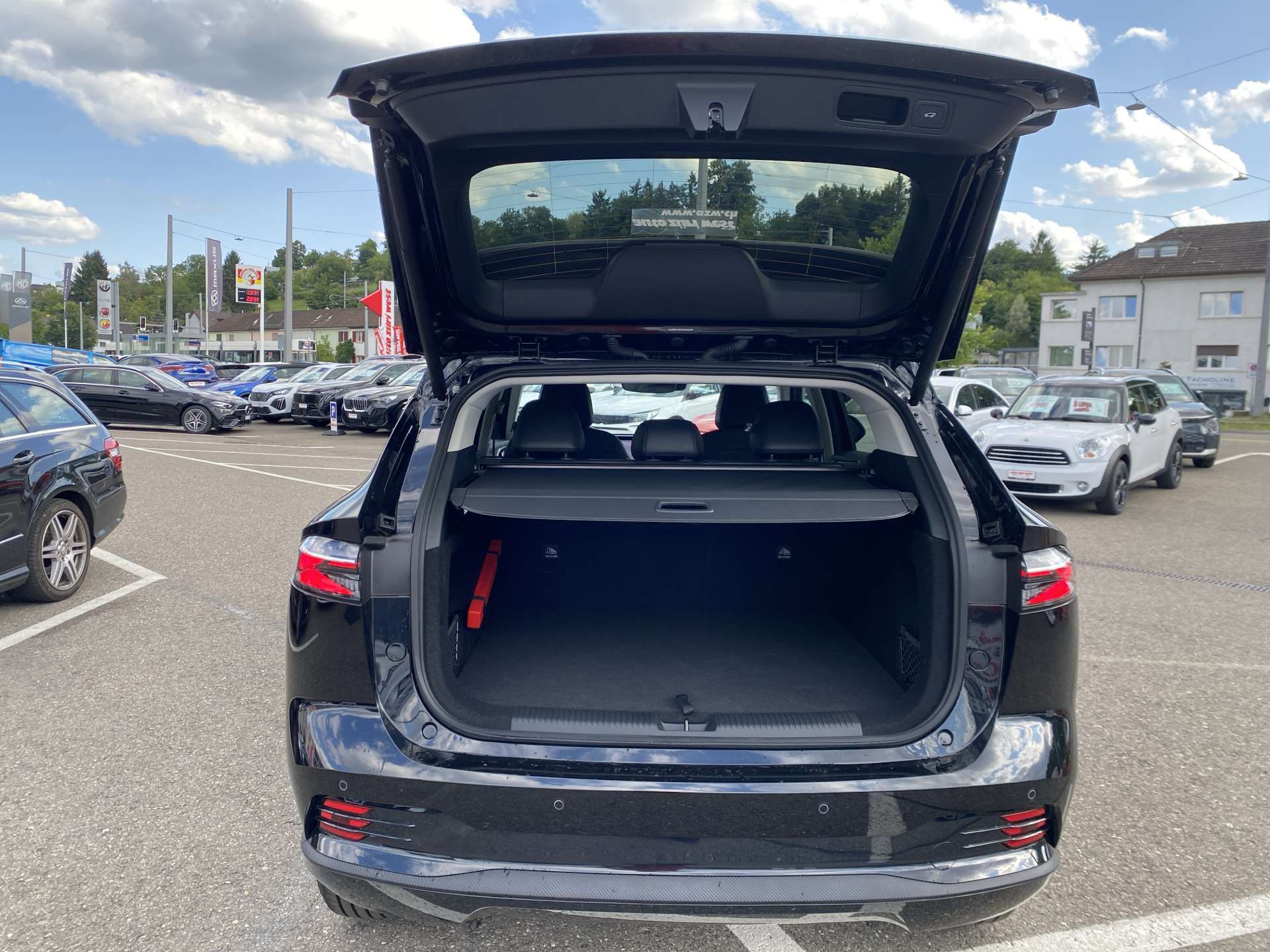 MG HS 1.5 T HEV+ Luxury 224PS Automat-image-7
