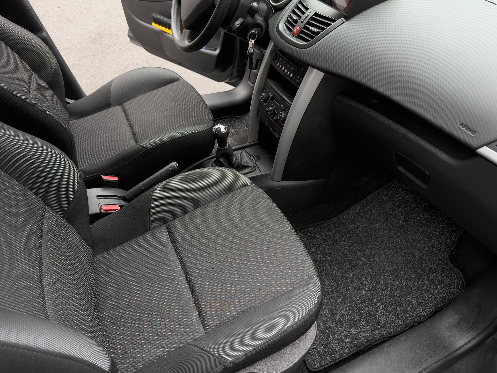 PEUGEOT 1.4 Urban-image-6