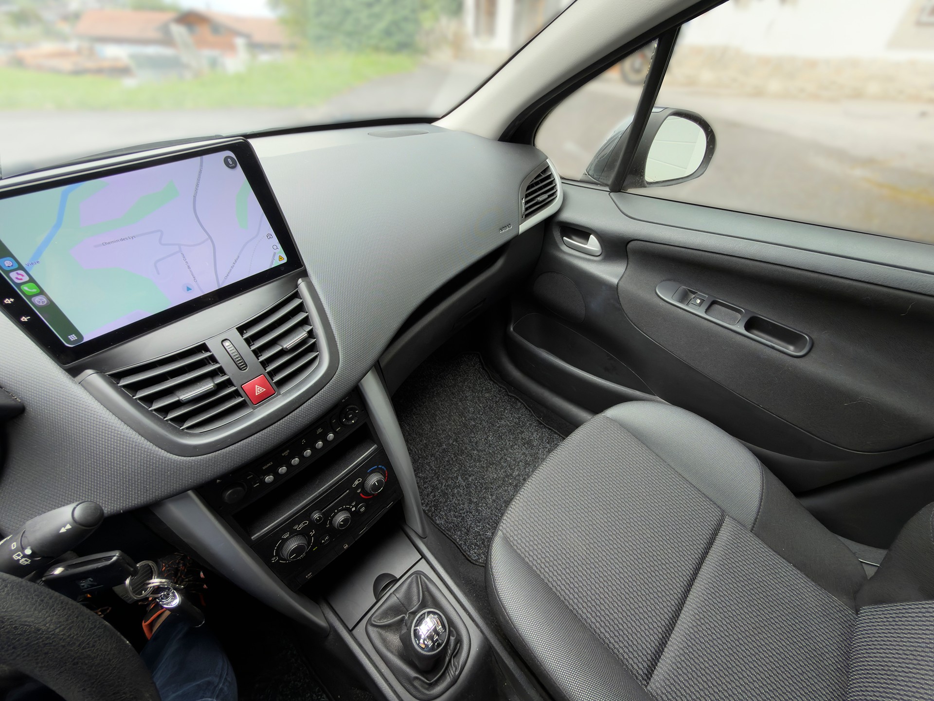 PEUGEOT 1.4 Urban-image-9