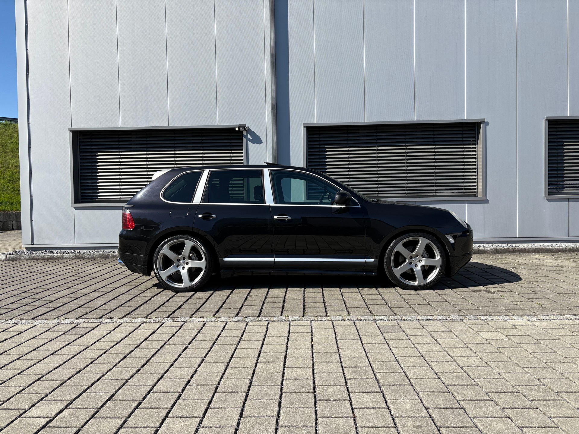 PORSCHE Cayenne S-image-10