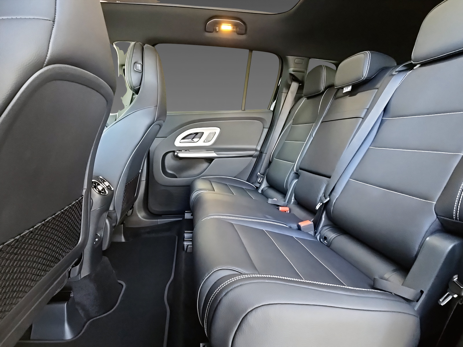 MERCEDES-BENZ GLB 350 4Matic elektrisch-image-10