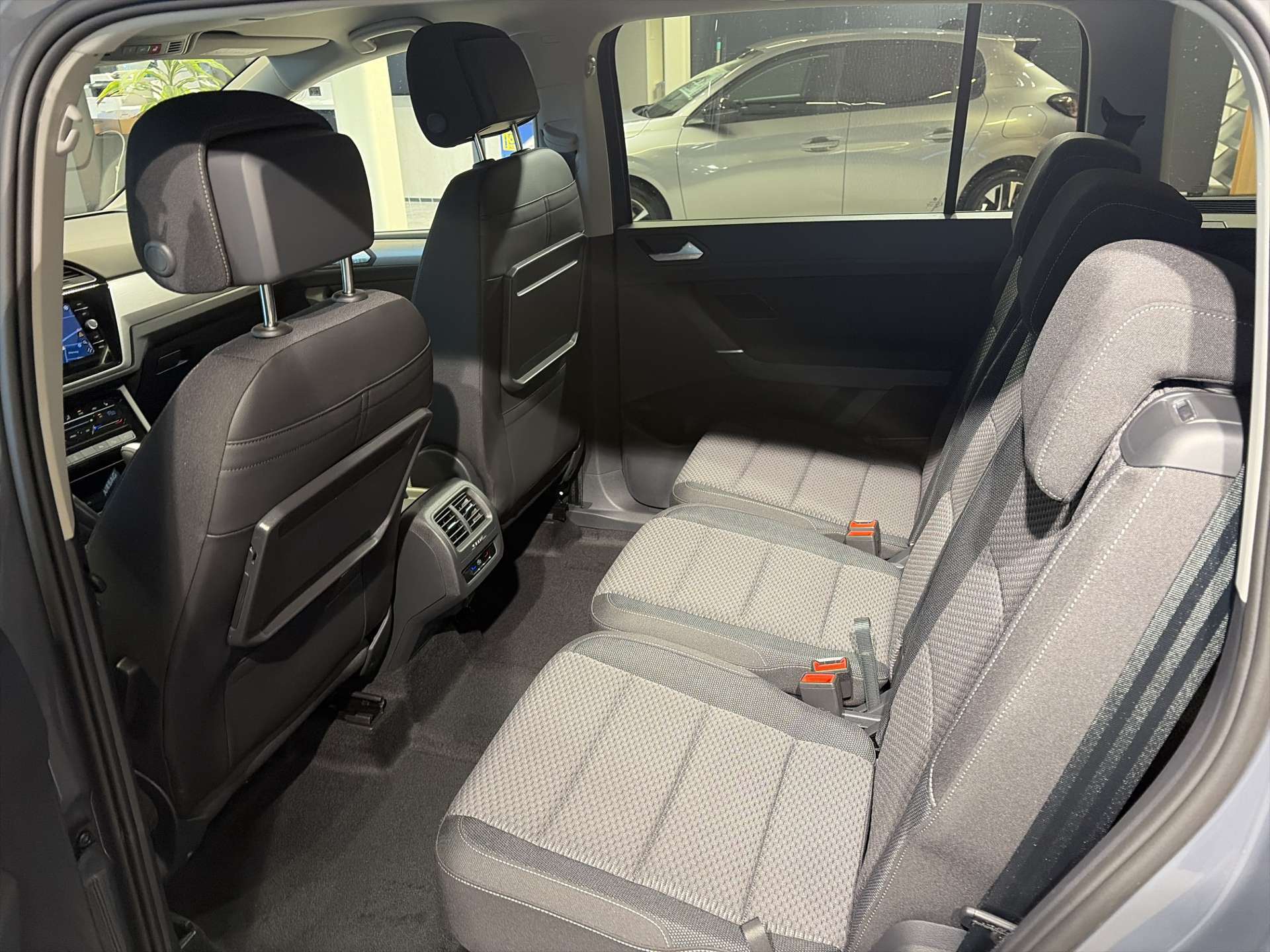 VW Touran 1.5 TSi EVO Comfortline Edition DSG-Automat 7-Plätzer-image-6