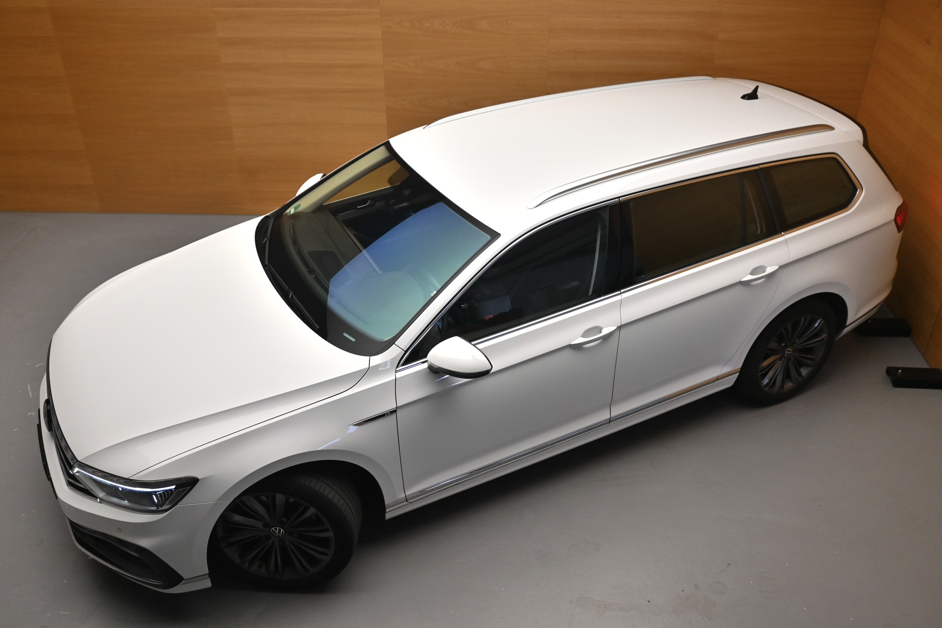 VW Passat 2.0 TDI BMT R-Line 4Motion DSG-image-1