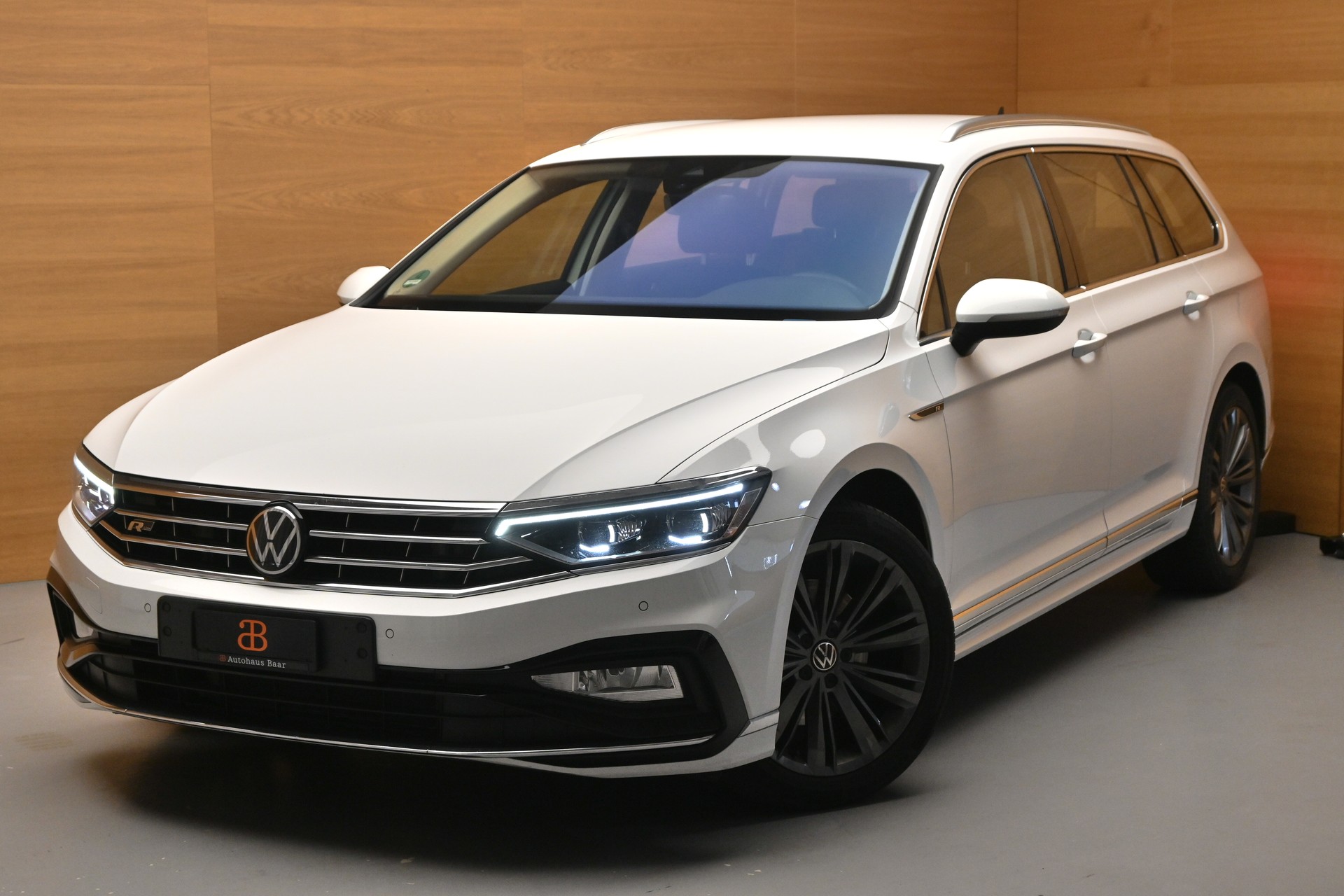 VW Passat 2.0 TDI BMT R-Line 4Motion DSG-image-0