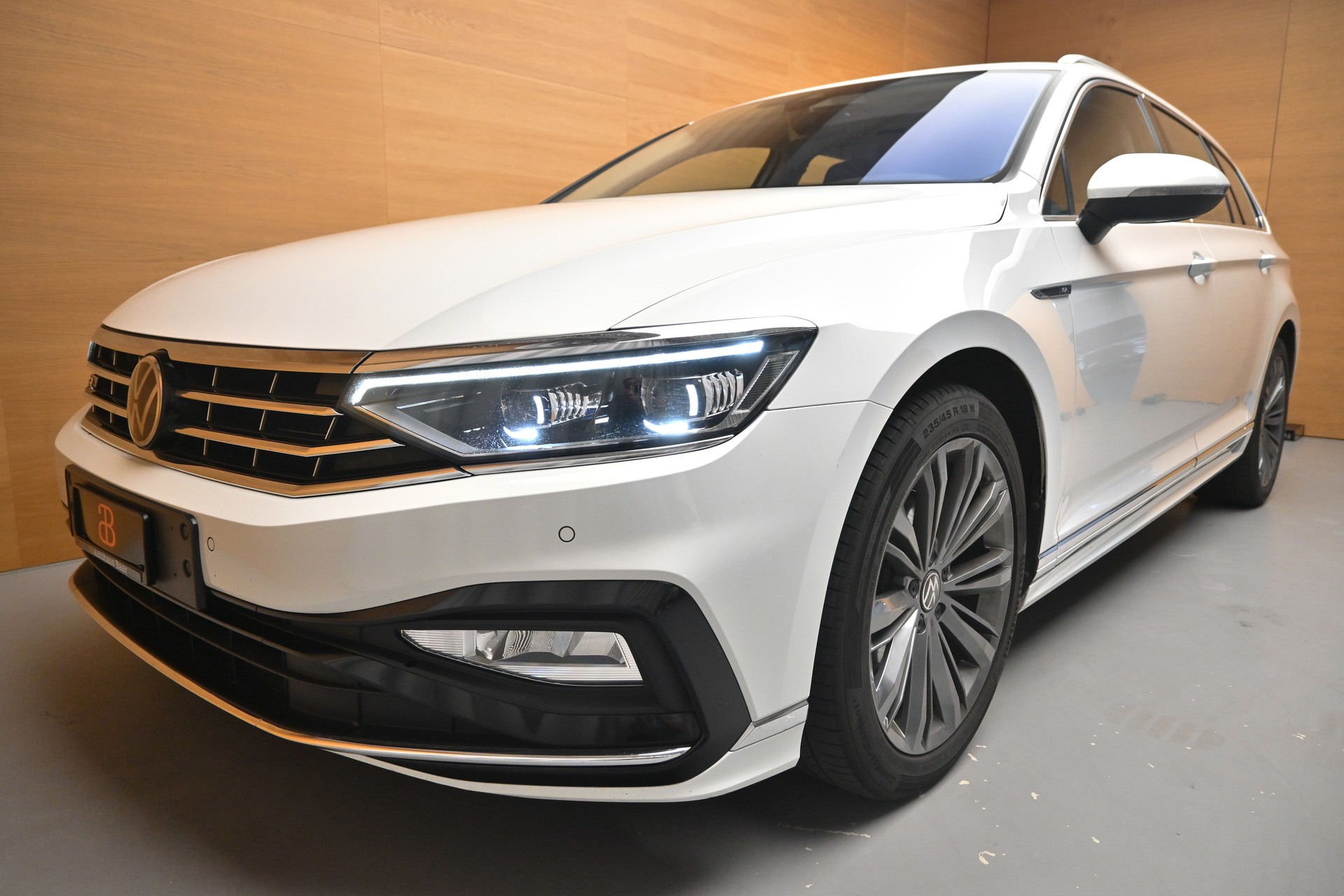 VW Passat 2.0 TDI BMT R-Line 4Motion DSG-image-2