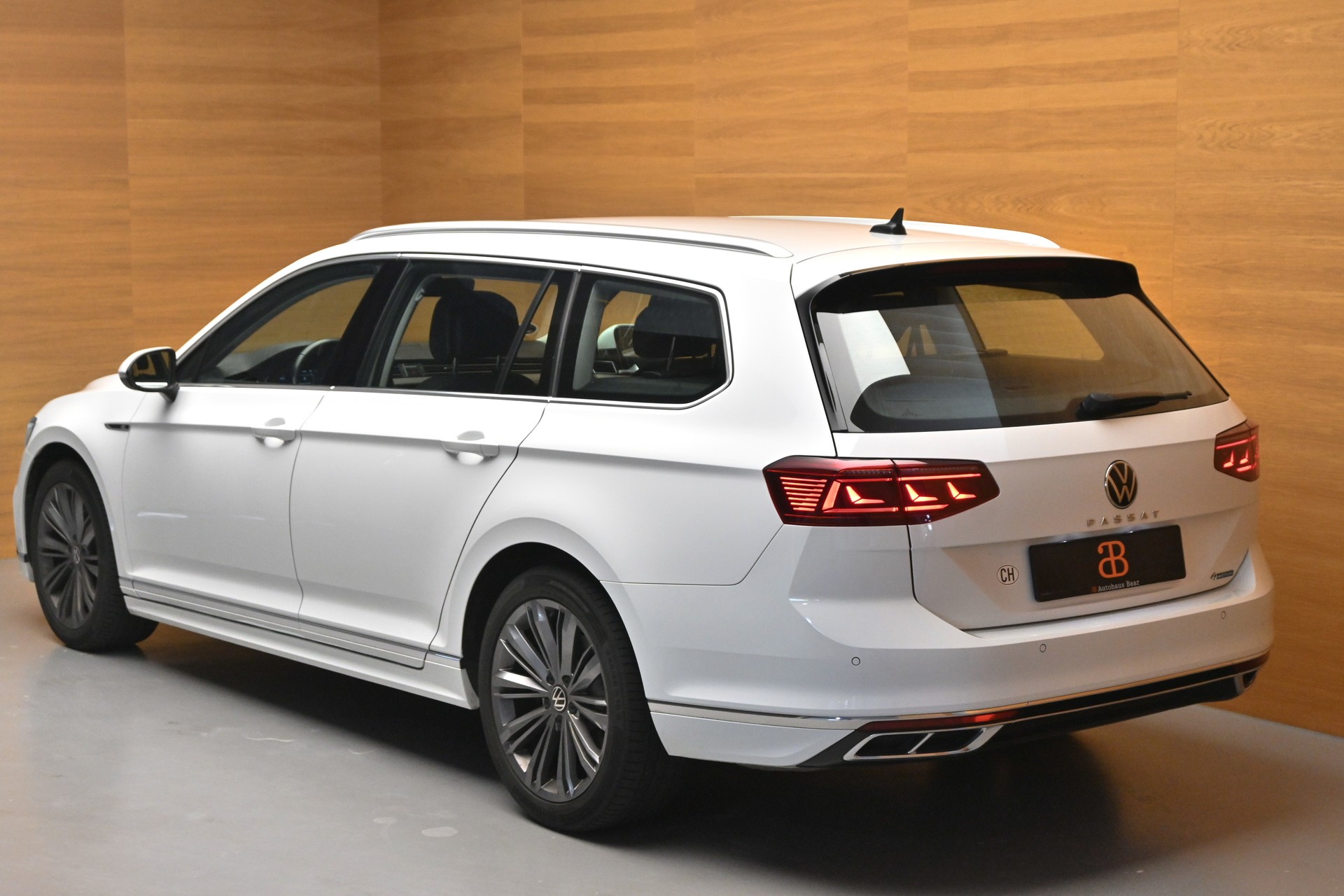 VW Passat 2.0 TDI BMT R-Line 4Motion DSG-image-4