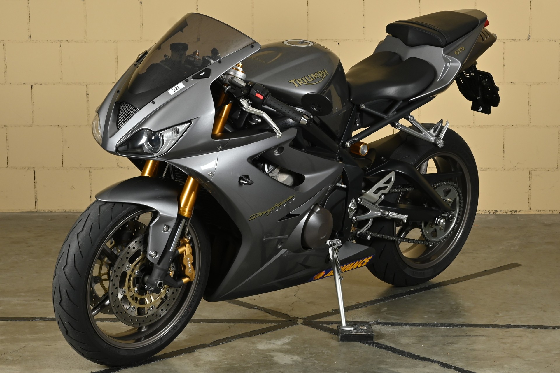 TRIUMPH Daytona 675-showroom-element-3