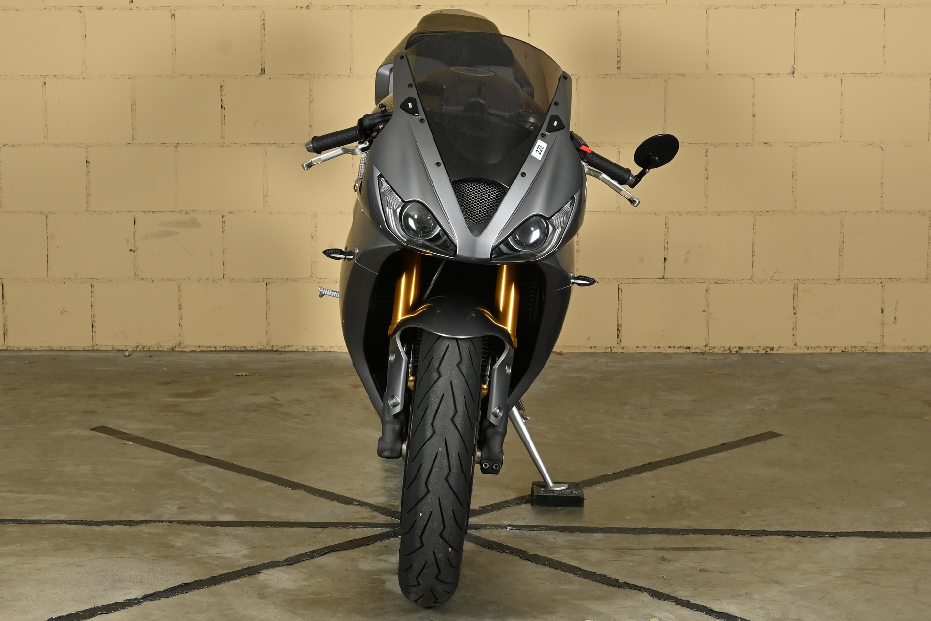 TRIUMPH Daytona 675-showroom-element-2