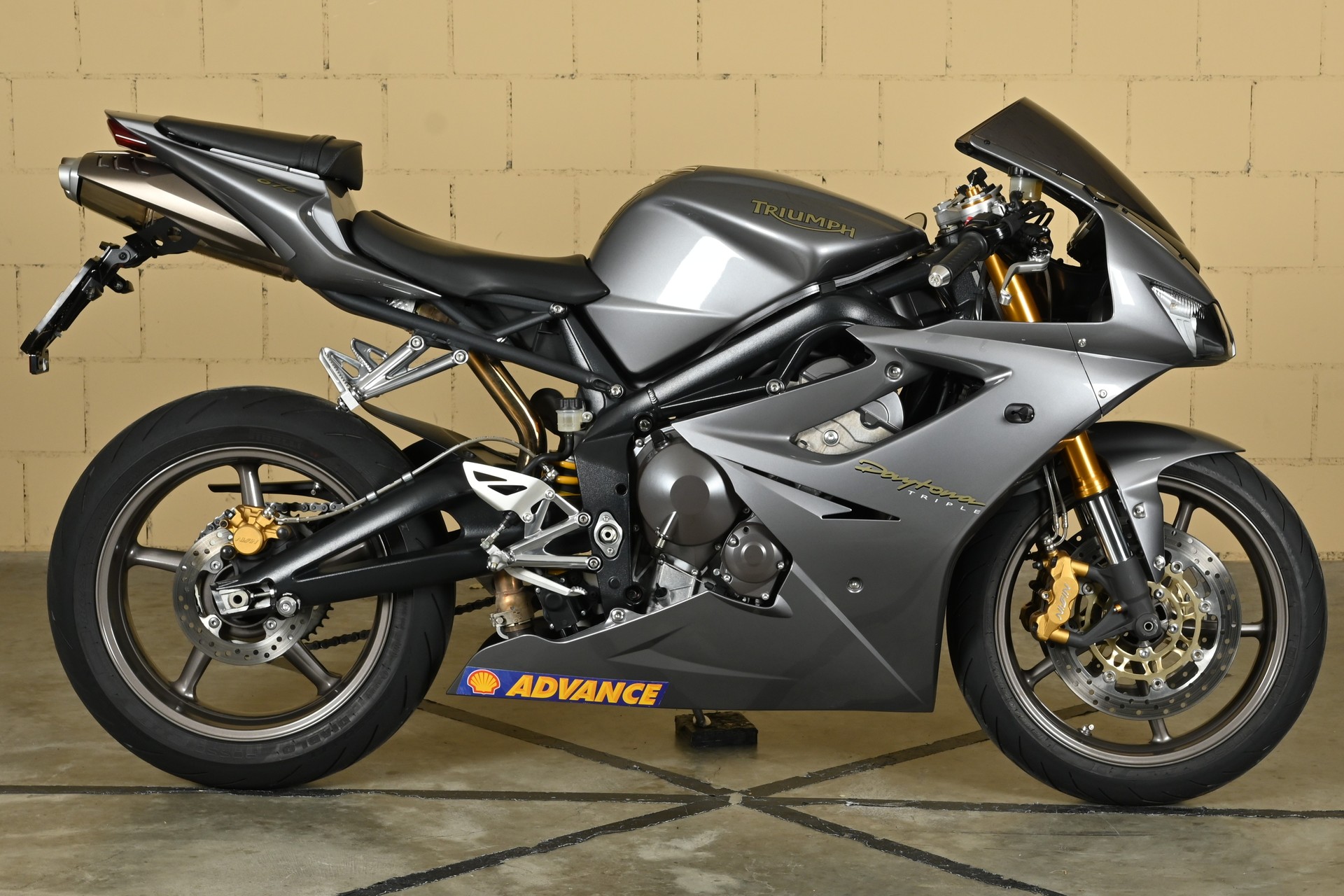 TRIUMPH Daytona 675