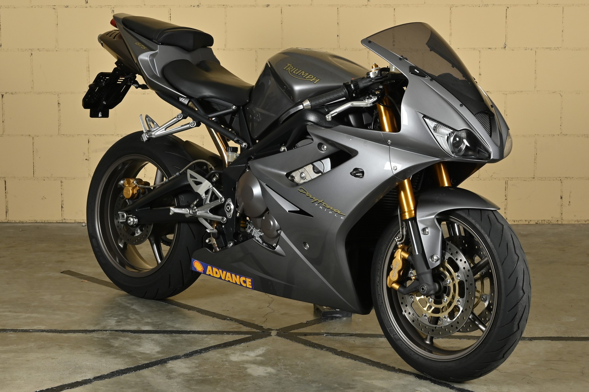 TRIUMPH Daytona 675-showroom-element-1
