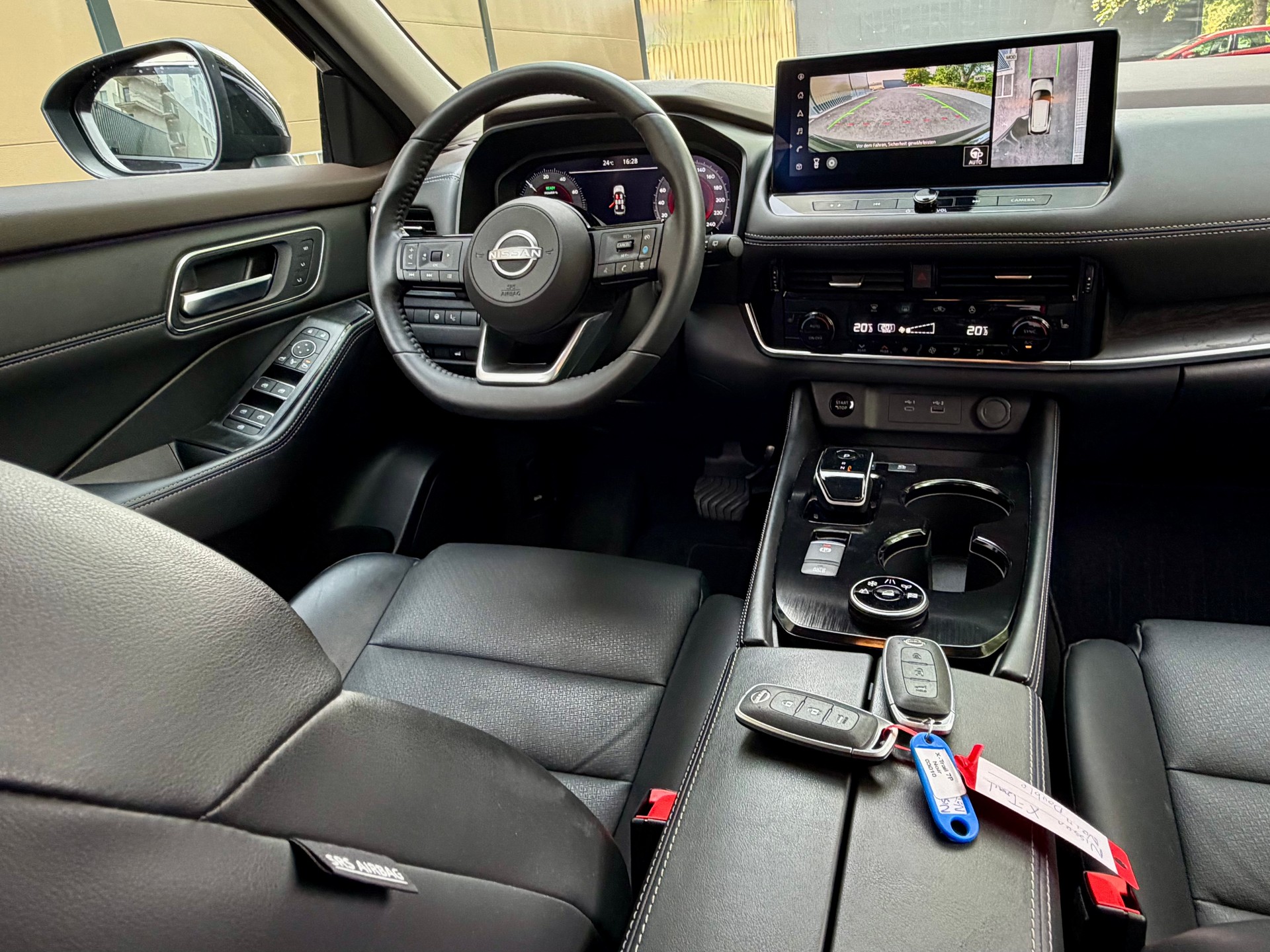 NISSAN X-Trail 1.5 VC-T e-Power 4WD 7 Sitze Tekna - 8-fach Alu - CH Fahrzeug aus 1. Hand -.-image-13