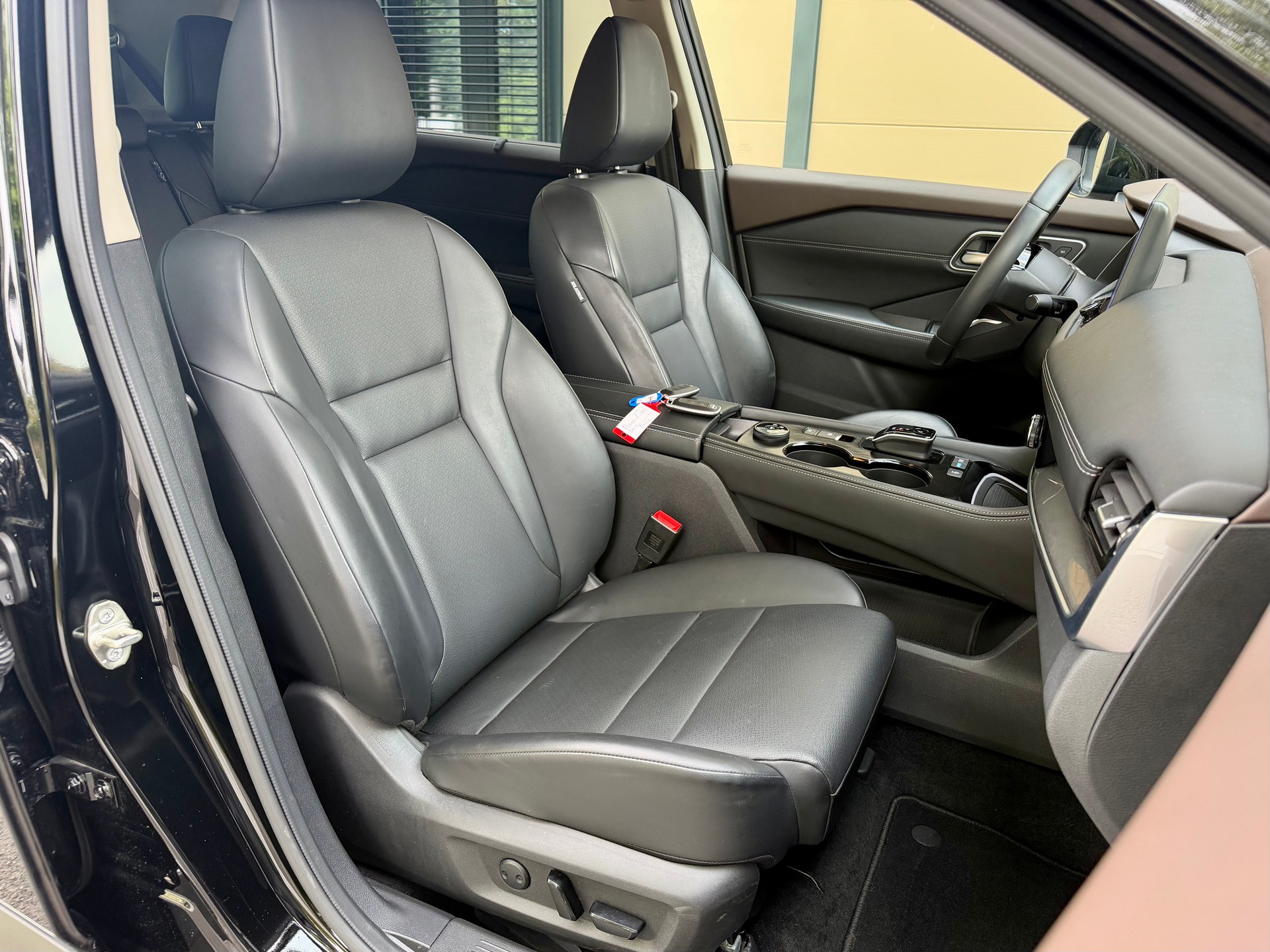 NISSAN X-Trail 1.5 VC-T e-Power 4WD 7 Sitze Tekna - 8-fach Alu - CH Fahrzeug aus 1. Hand -.-image-11