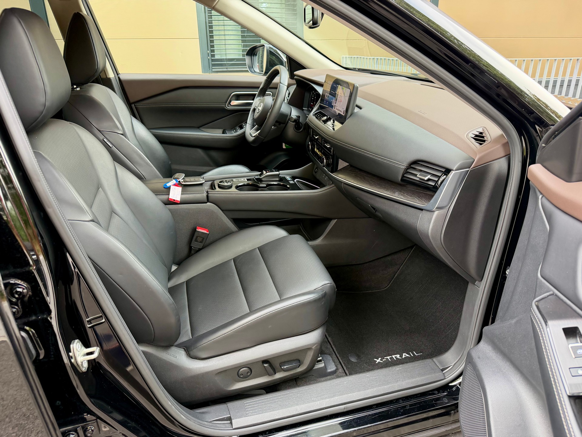 NISSAN X-Trail 1.5 VC-T e-Power 4WD 7 Sitze Tekna - 8-fach Alu - CH Fahrzeug aus 1. Hand -.-image-15