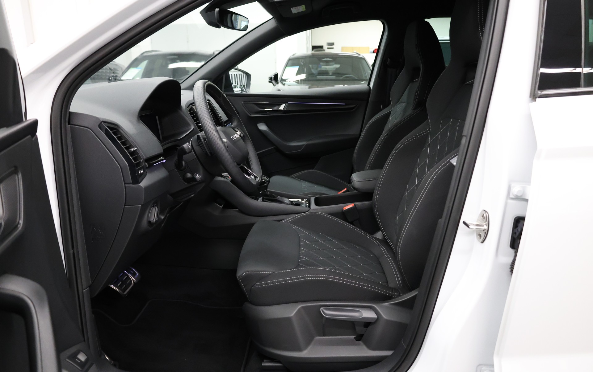 SKODA Karoq 1.5 TSI SportLine DSG-image-14