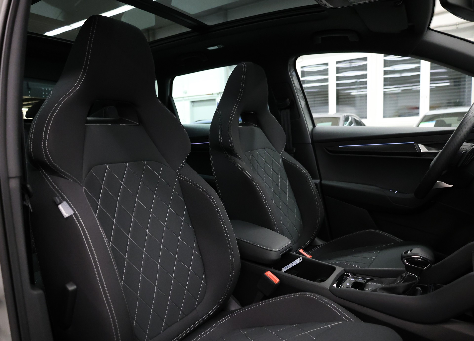SKODA Karoq 1.5 TSI SportLine DSG-image-17