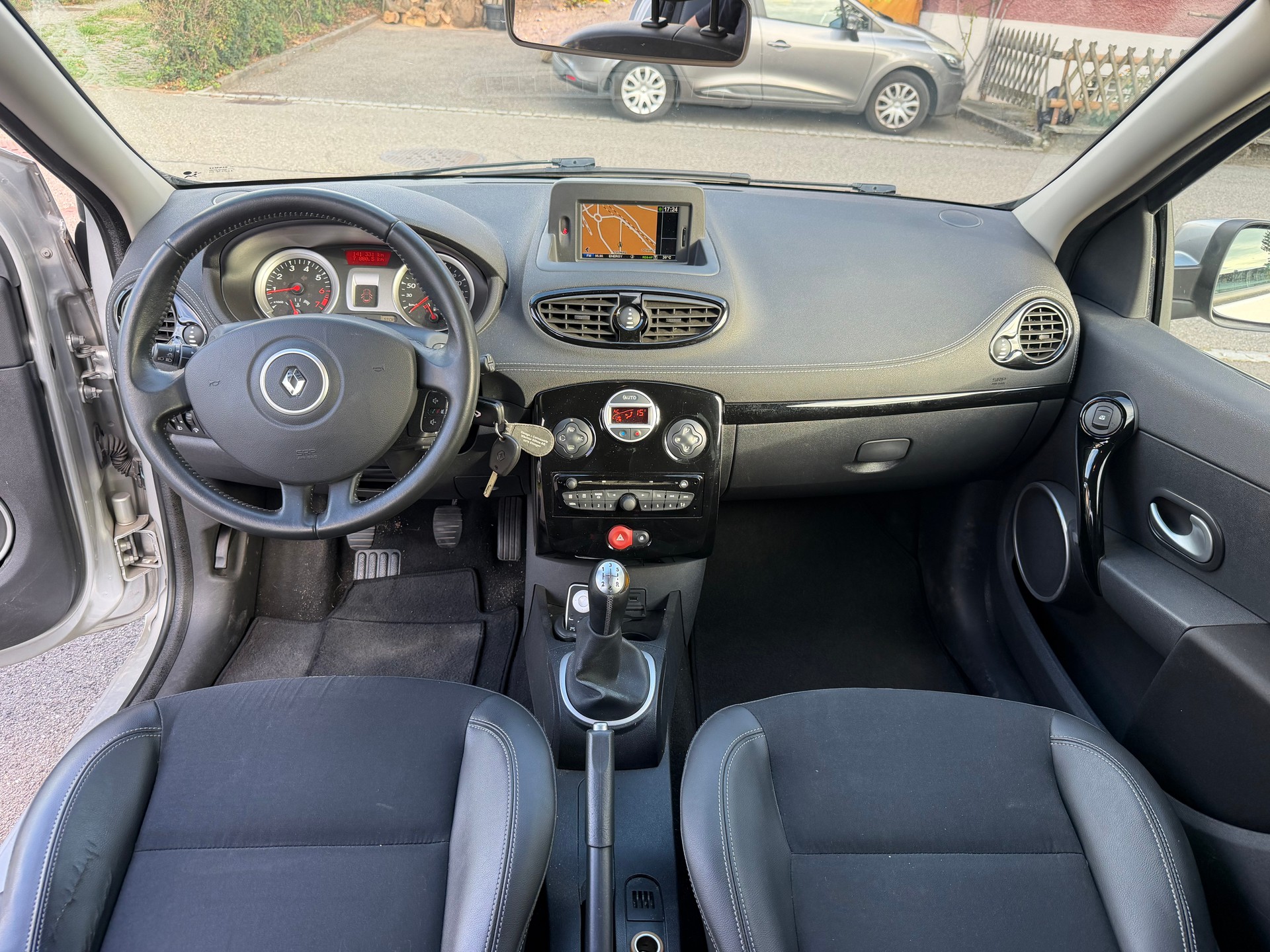 RENAULT Clio 1.2 16V Turbo Night&Day-image-7