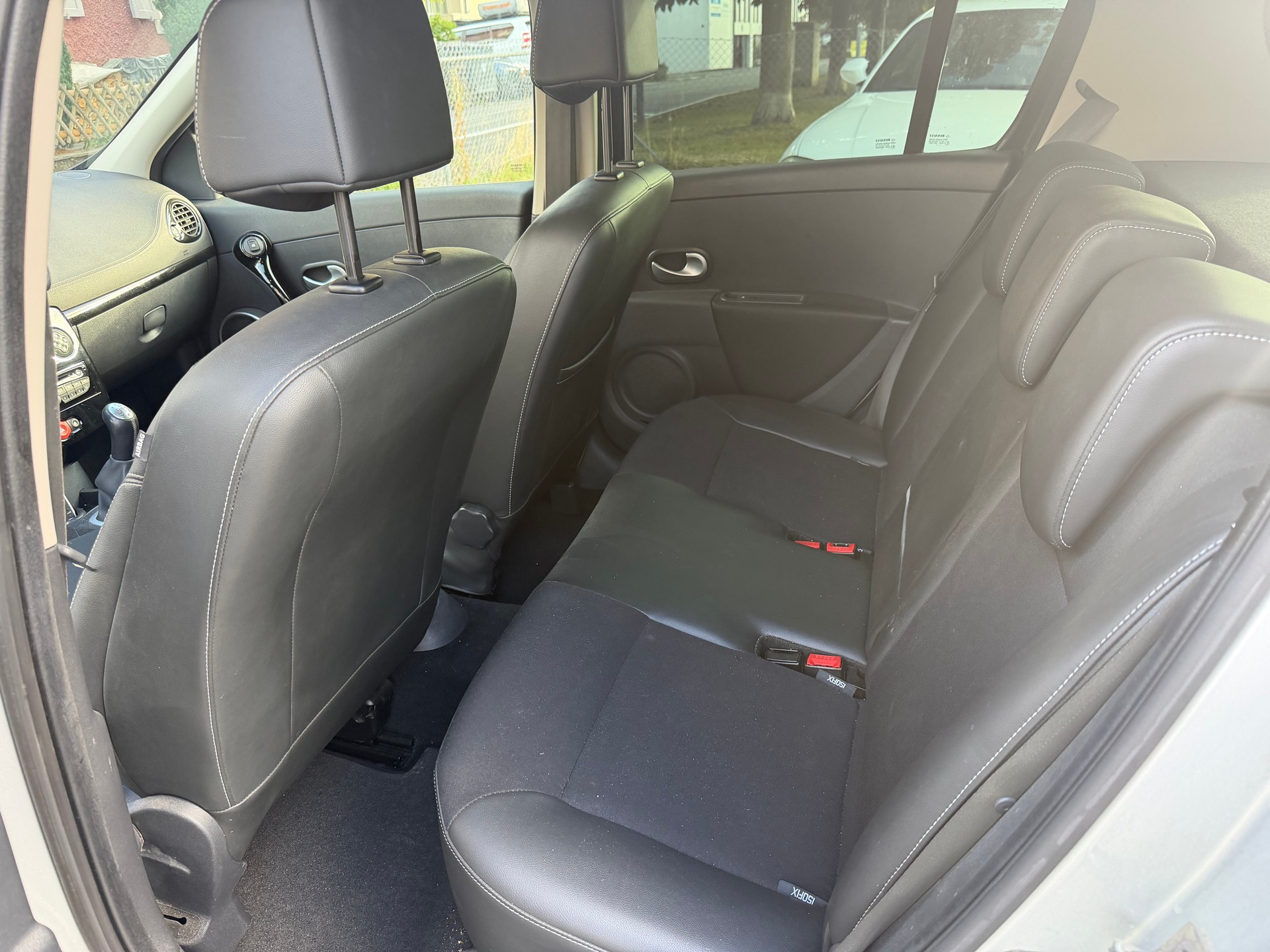 RENAULT Clio 1.2 16V Turbo Night&Day-image-8