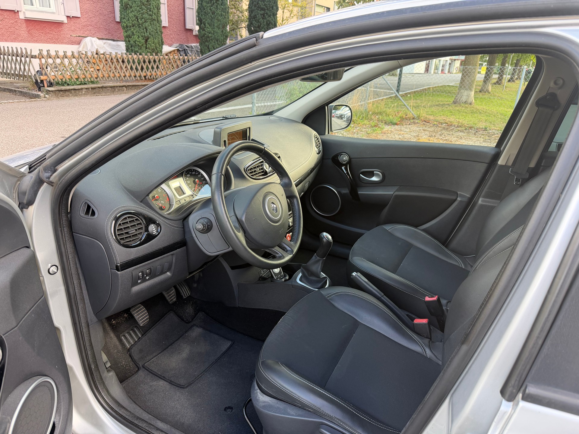 RENAULT Clio 1.2 16V Turbo Night&Day-image-6