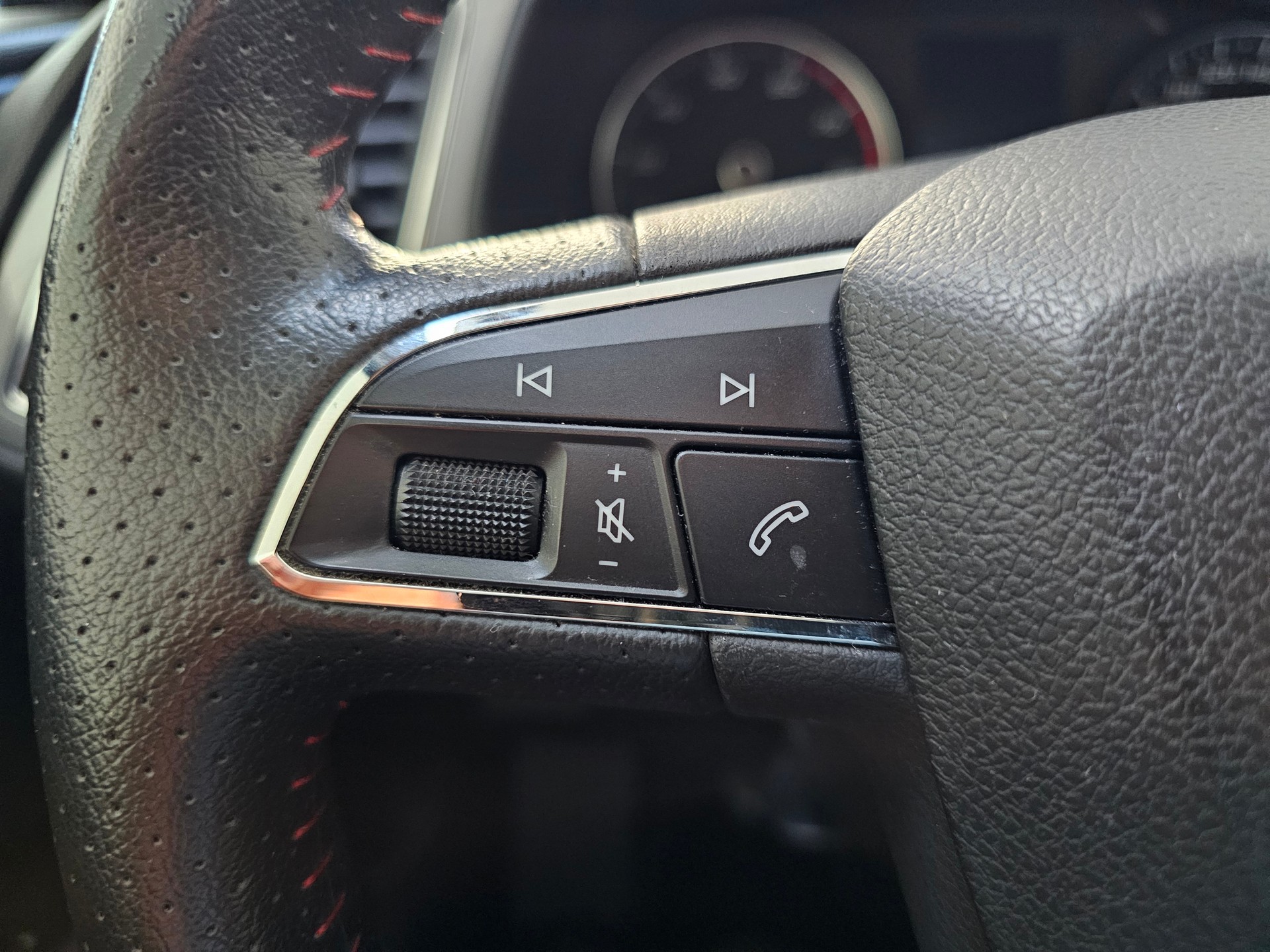 SEAT Leon ST 1.4 TSI FR-image-11