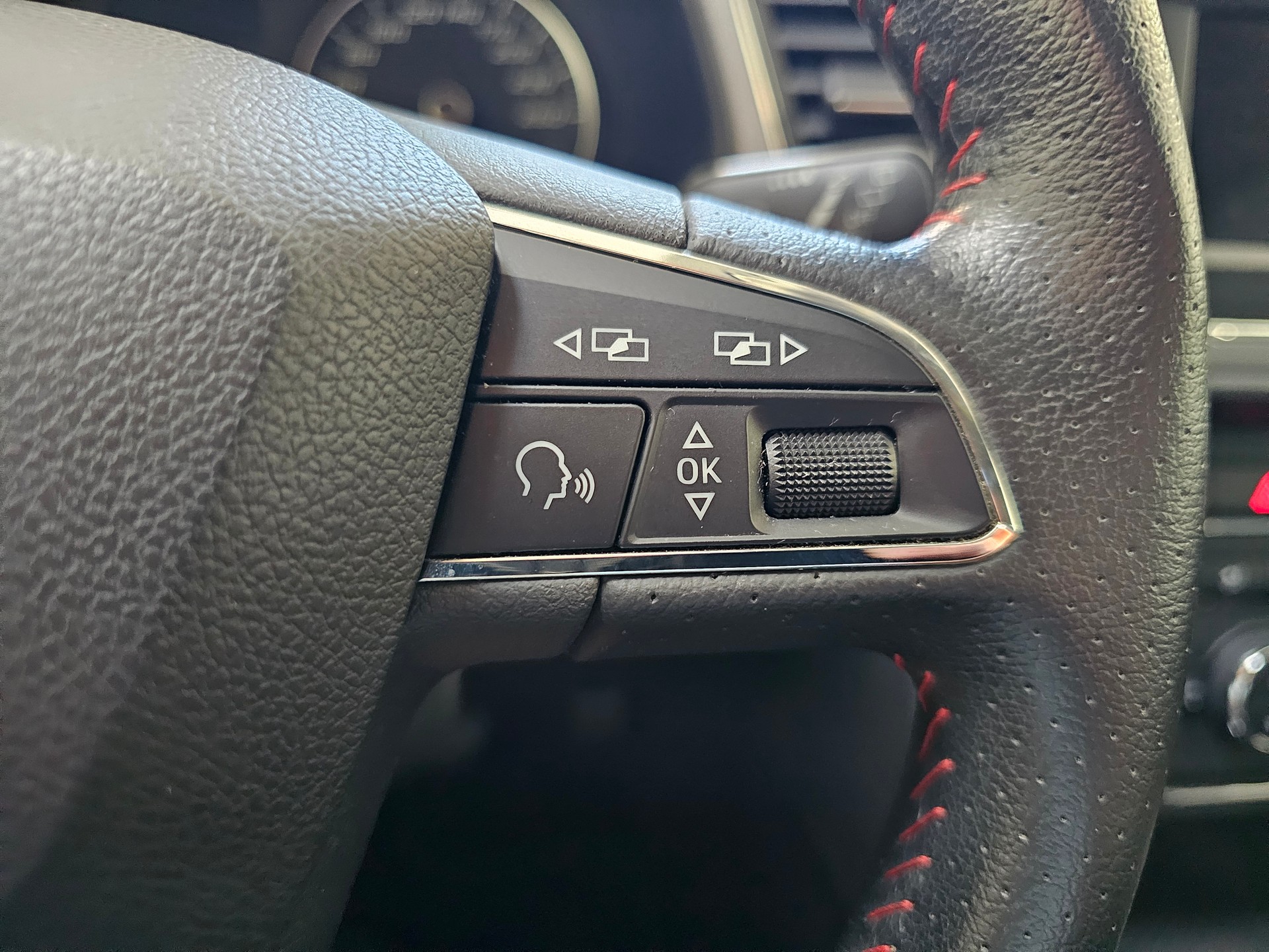 SEAT Leon ST 1.4 TSI FR-image-12