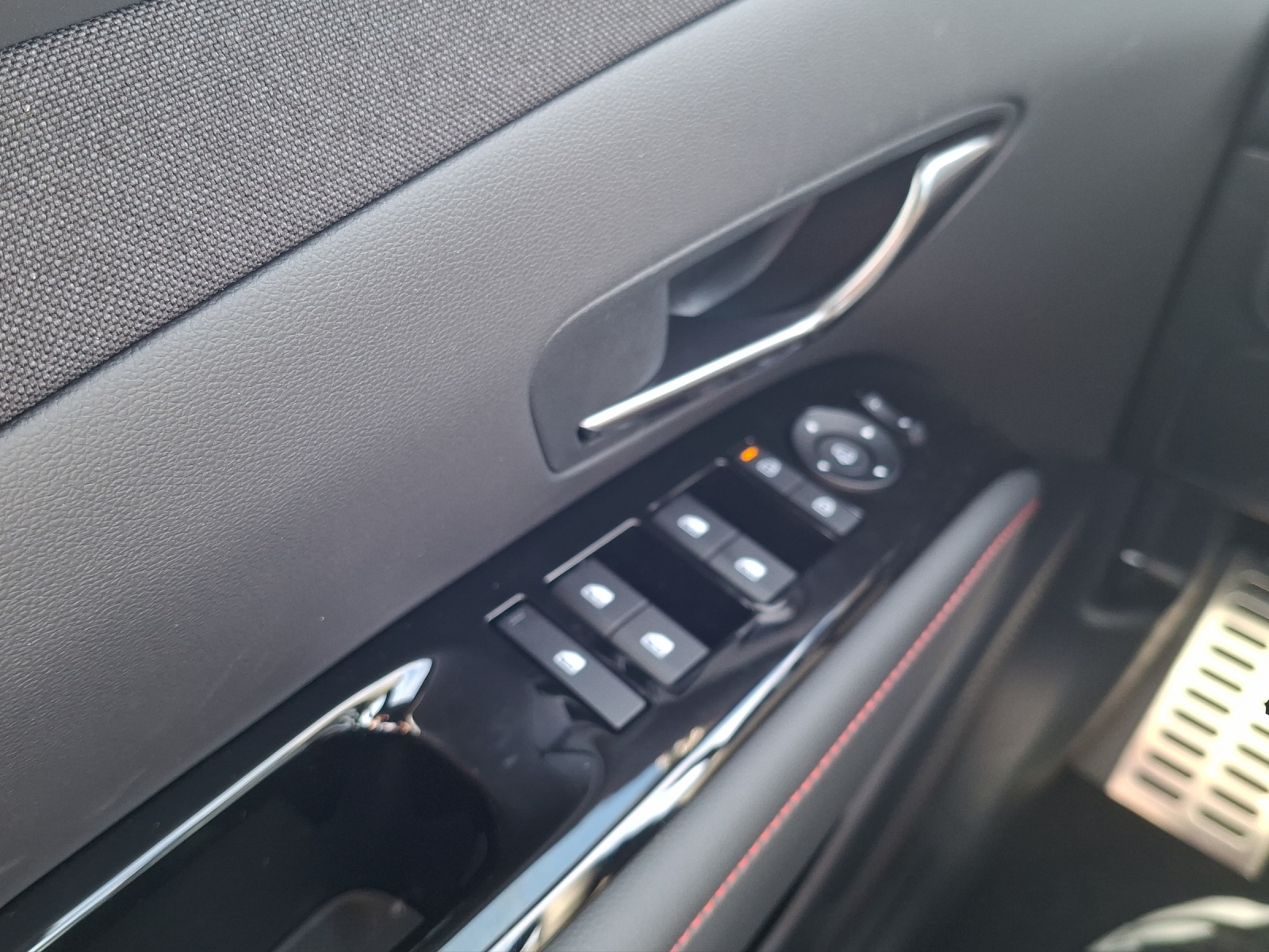 HYUNDAI Tucson 1.6 T-GDi HEV N-Line 4WD-image-12