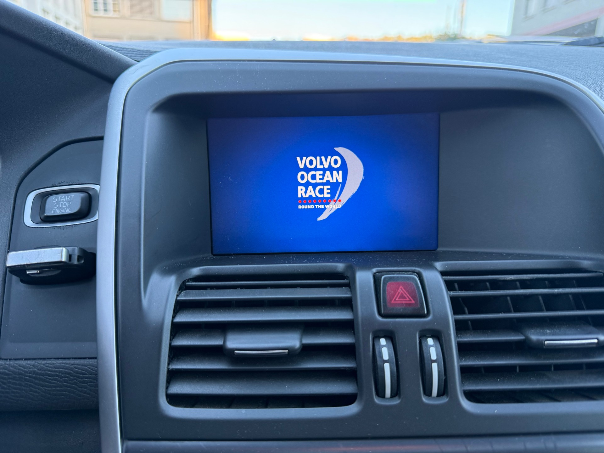 VOLVO XC60 D5 AWD OceanRace Geartronic-image-13