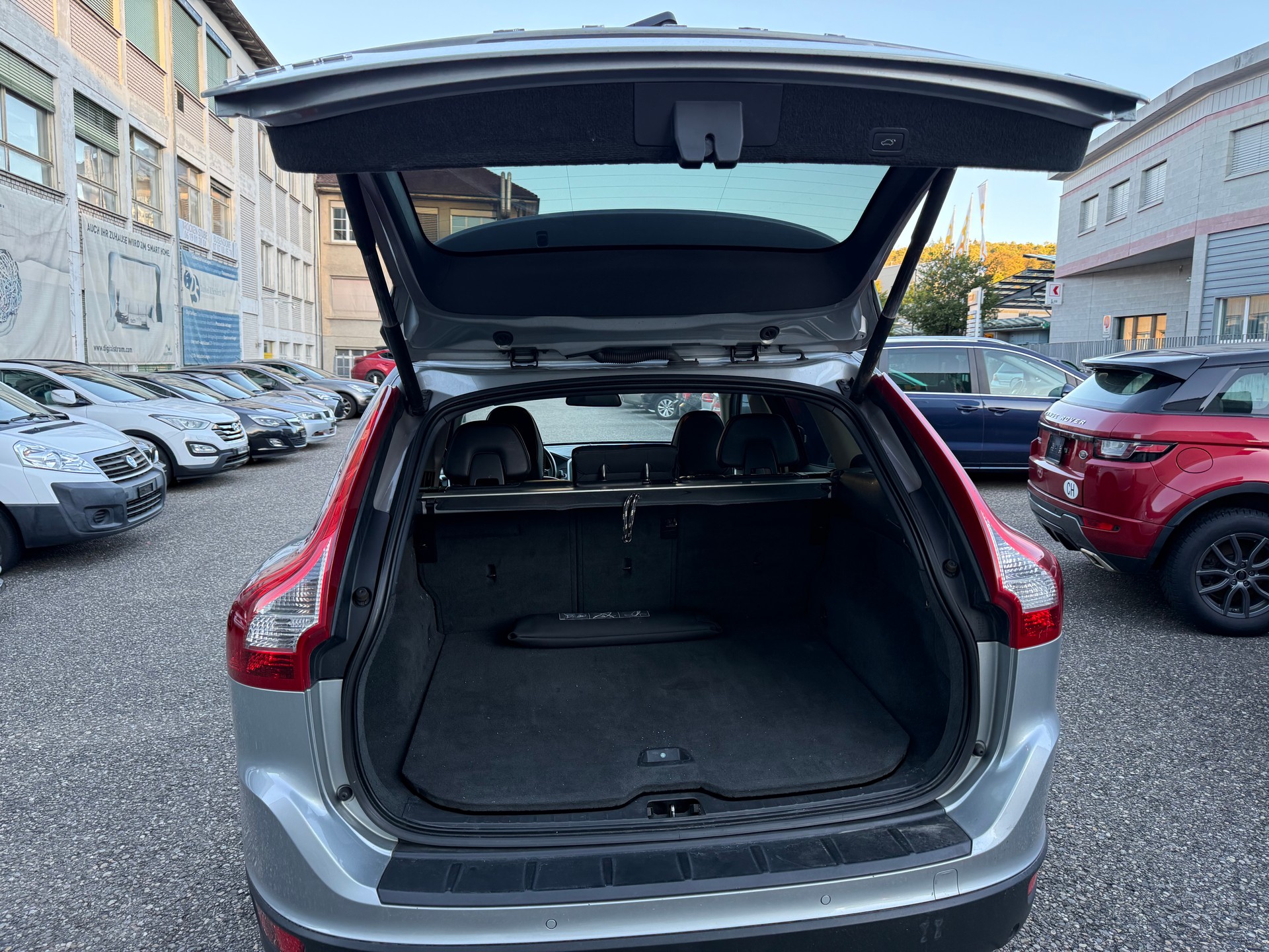VOLVO XC60 D5 AWD OceanRace Geartronic-image-3