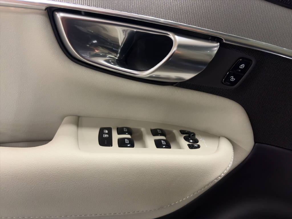 VOLVO XC90 2.0 T8 TE R-Design 7P. eAWD-image-10
