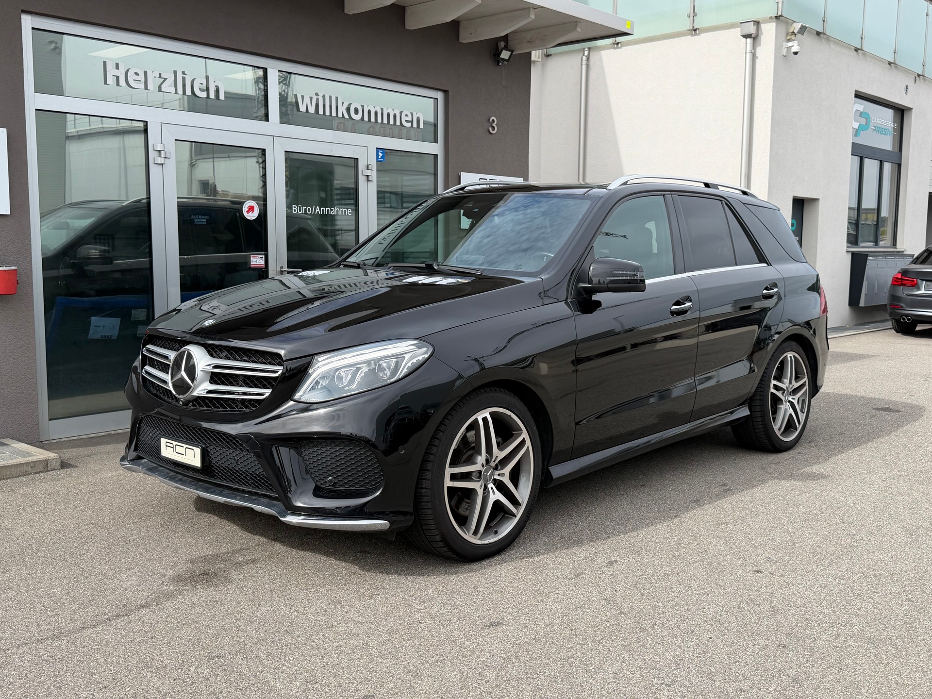MERCEDES-BENZ GLE 500 e 4Matic 7G-Tronic-showroom-element-2