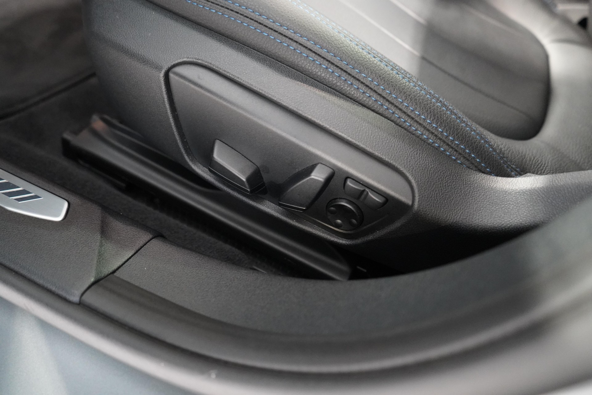 BMW 1er Reihe F40 M135i xDrive-image-18