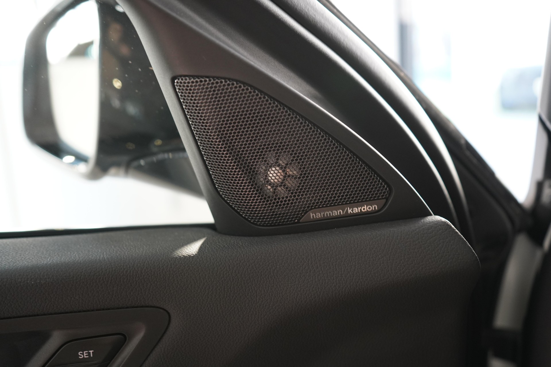 BMW 1er Reihe F40 M135i xDrive-image-14