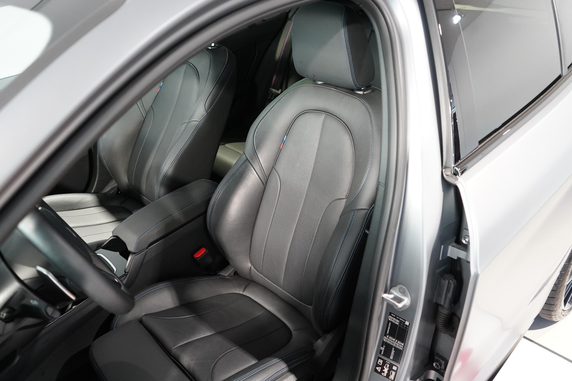 BMW 1er Reihe F40 M135i xDrive-image-5