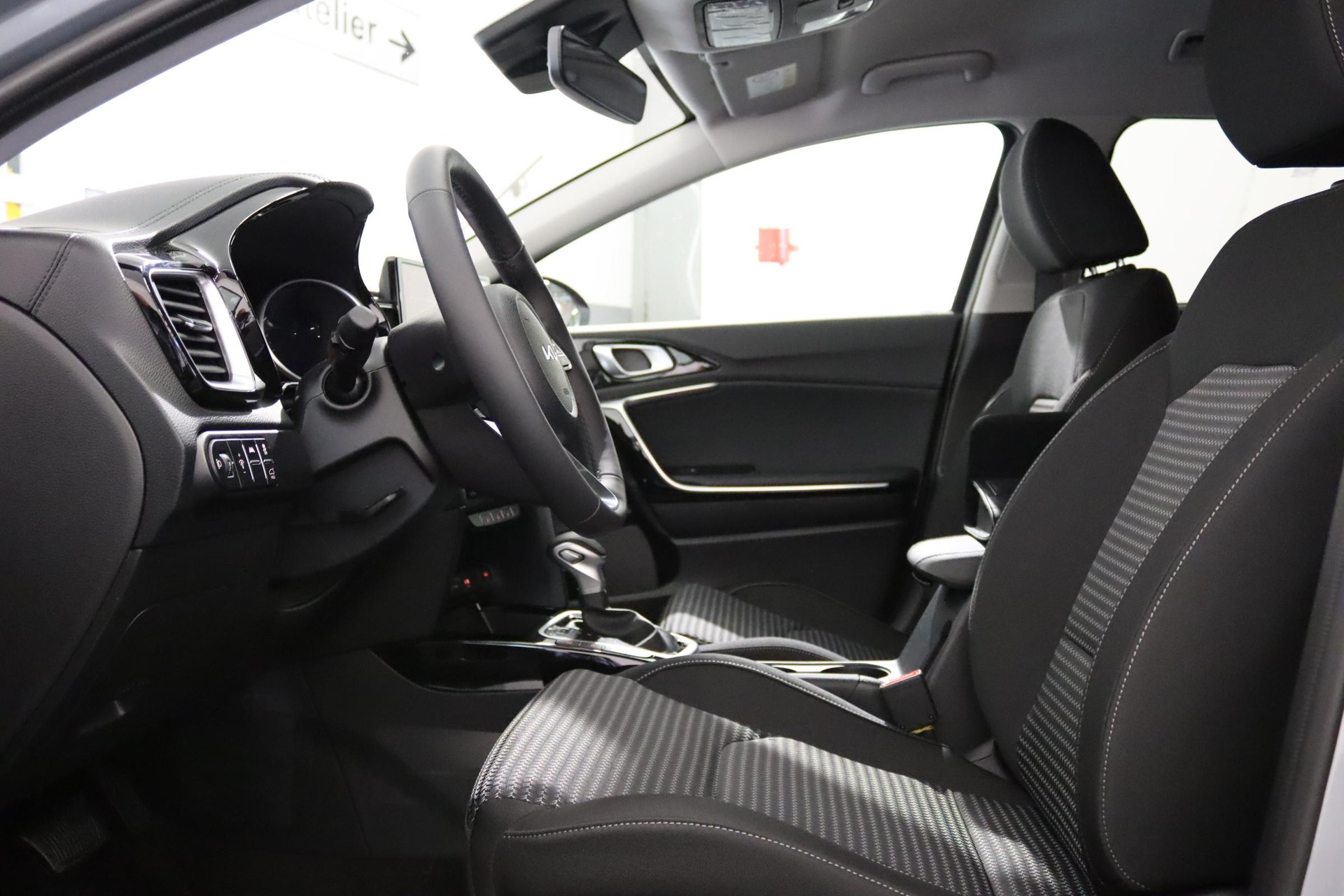 KIA Ceed 1.5 T-GDi Power,-image-6