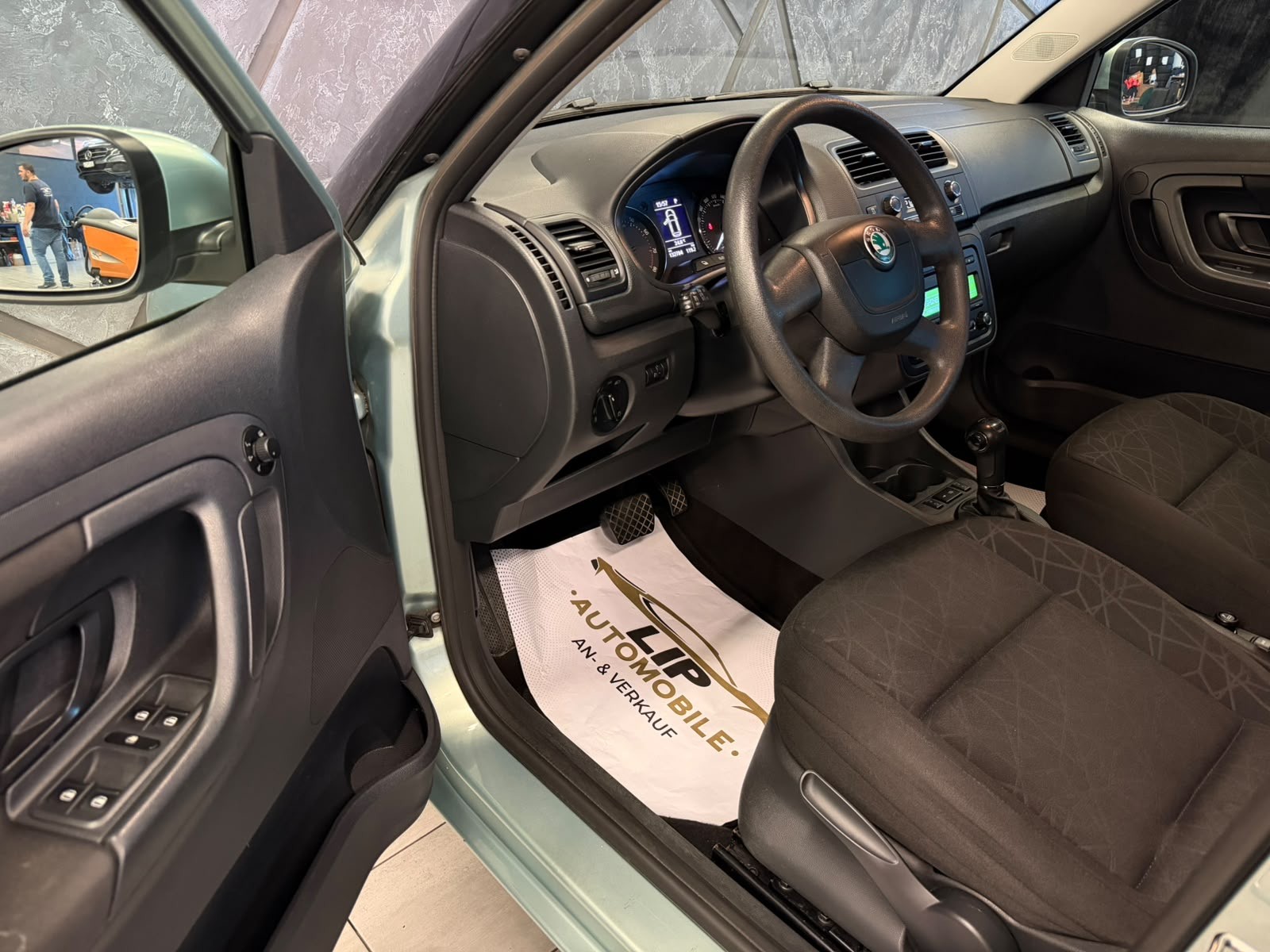 SKODA Fabia 1.2 TSI Elegance DSG-image-8