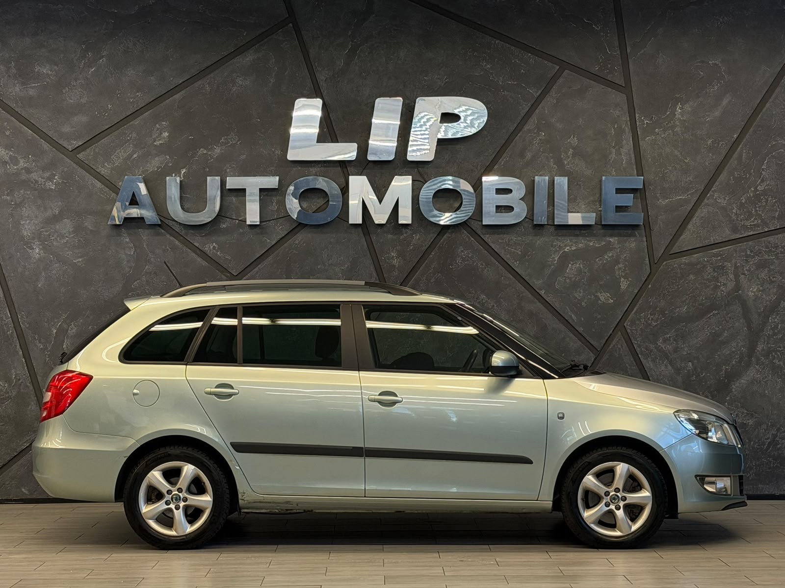 SKODA Fabia 1.2 TSI Elegance DSG-showroom-element-3