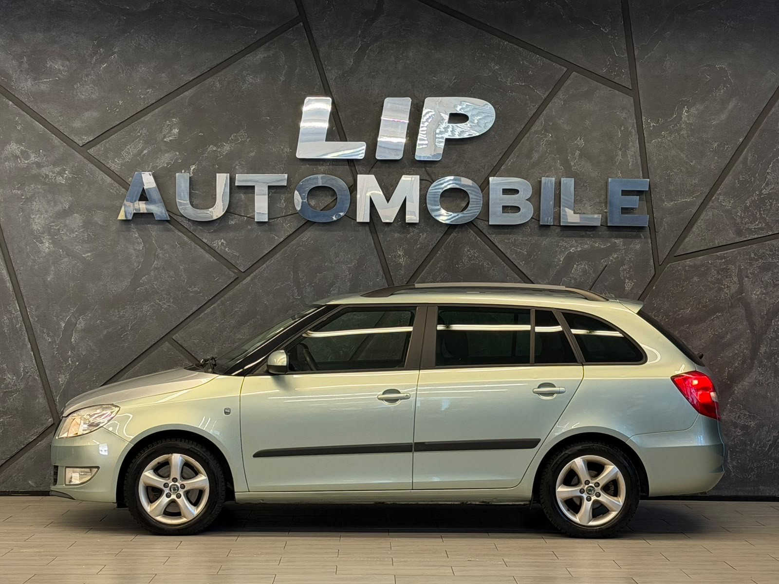 SKODA Fabia 1.2 TSI Elegance DSG-showroom-element-2