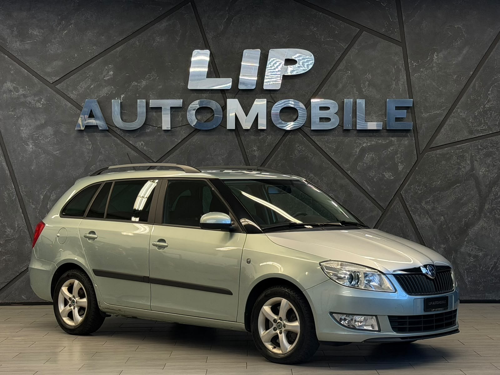 SKODA Fabia 1.2 TSI Elegance DSG-showroom-element-1