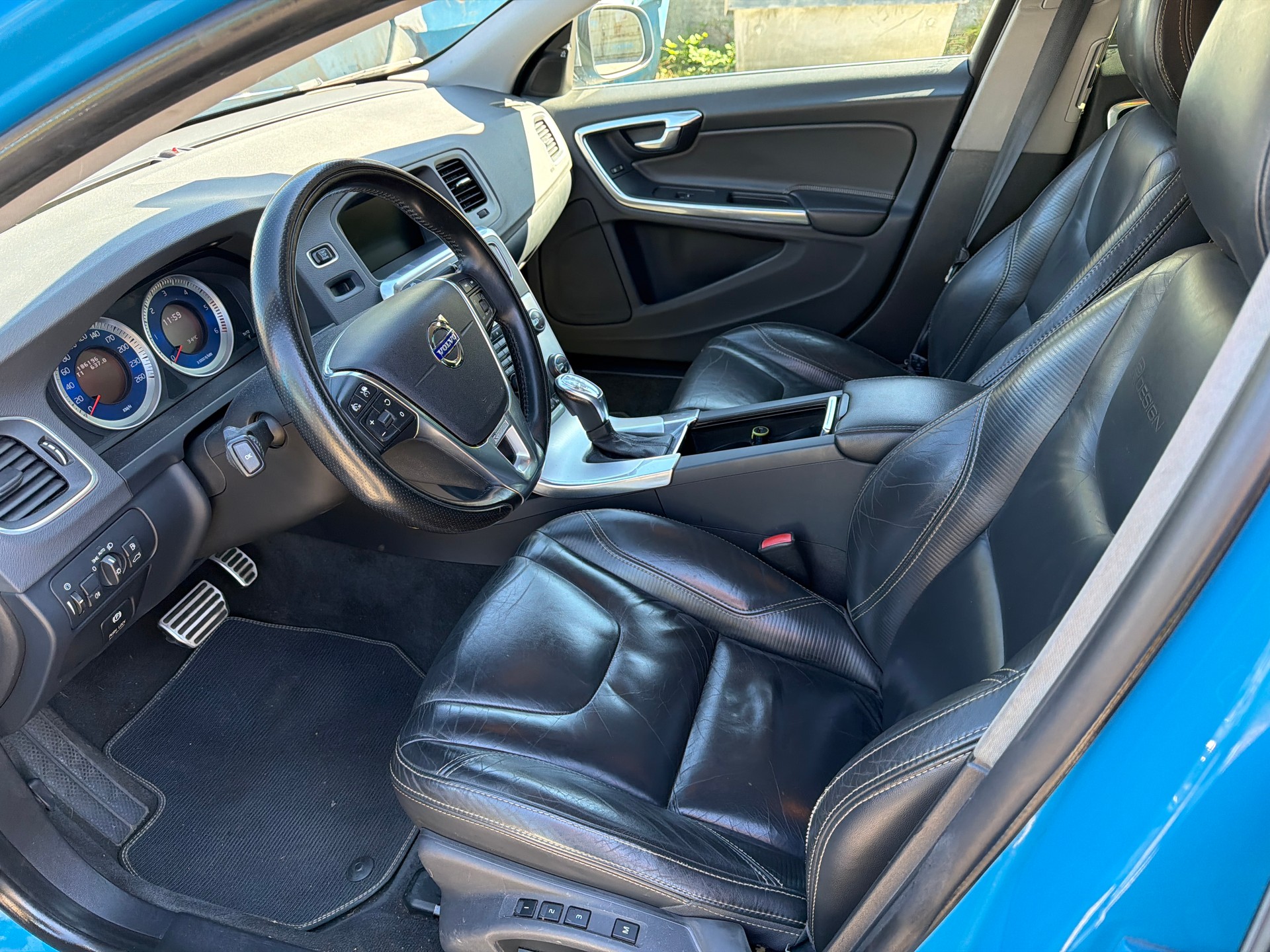 VOLVO V60 D5 AWD R-Design Geartronic-image-9