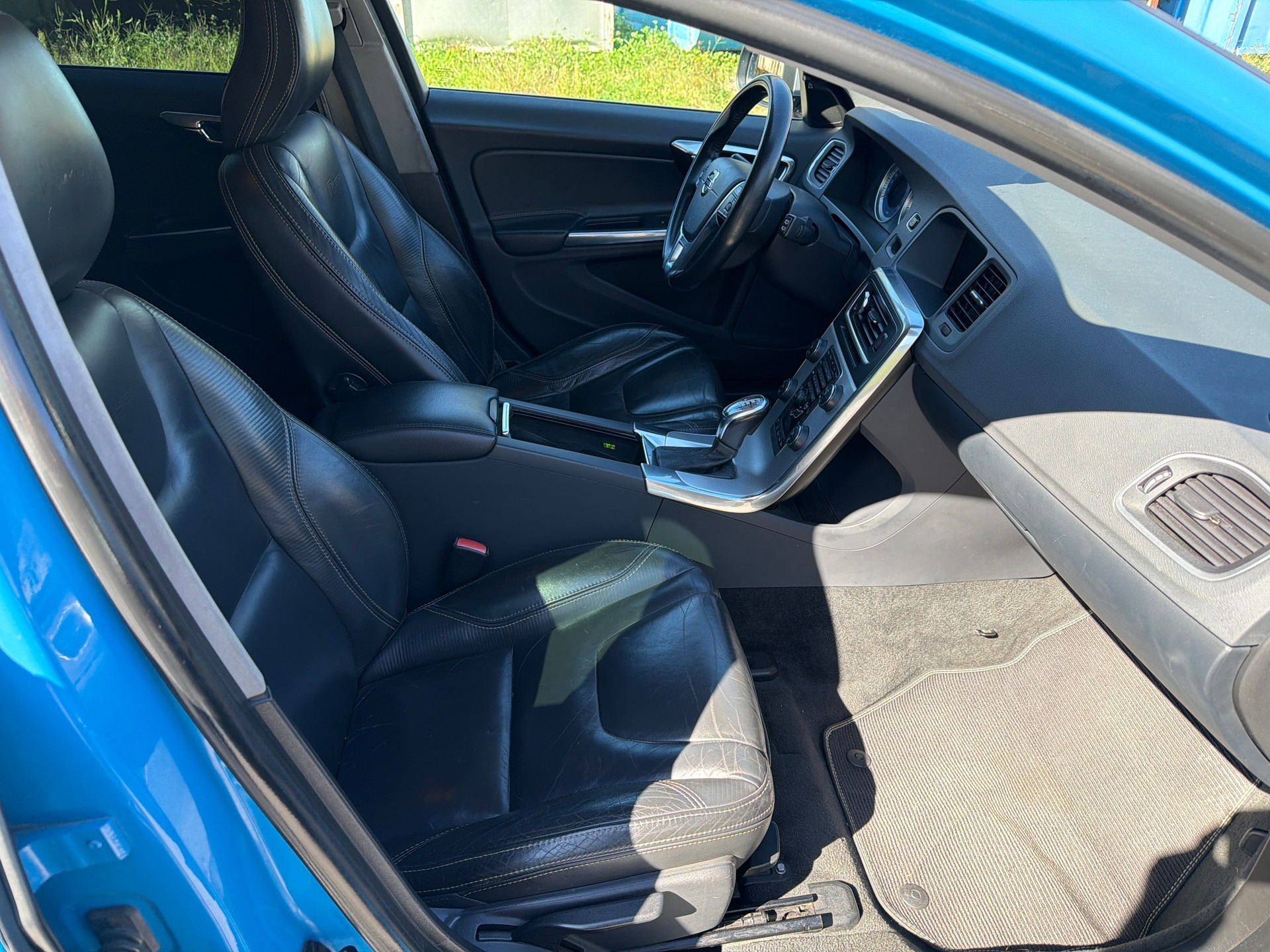 VOLVO V60 D5 AWD R-Design Geartronic-image-8