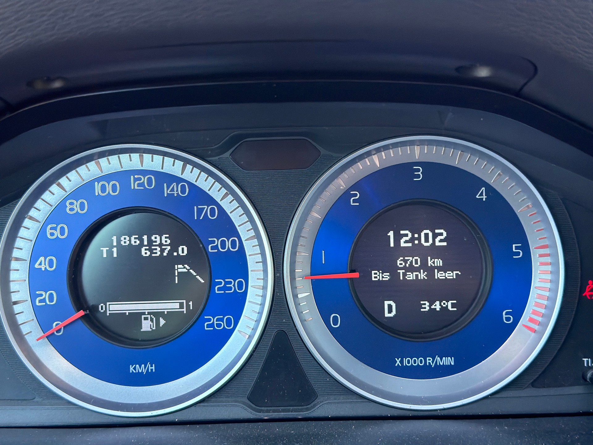 VOLVO V60 D5 AWD R-Design Geartronic-image-15
