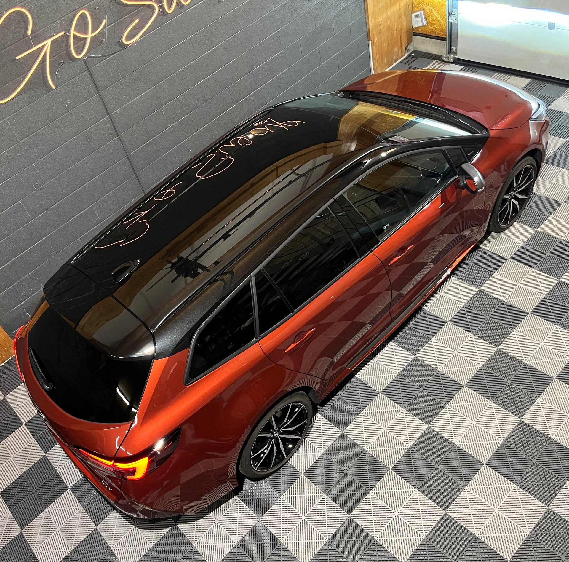 TOYOTA Corolla Touring Sports 2.0 HSD GR Sport e-CVT-image-1
