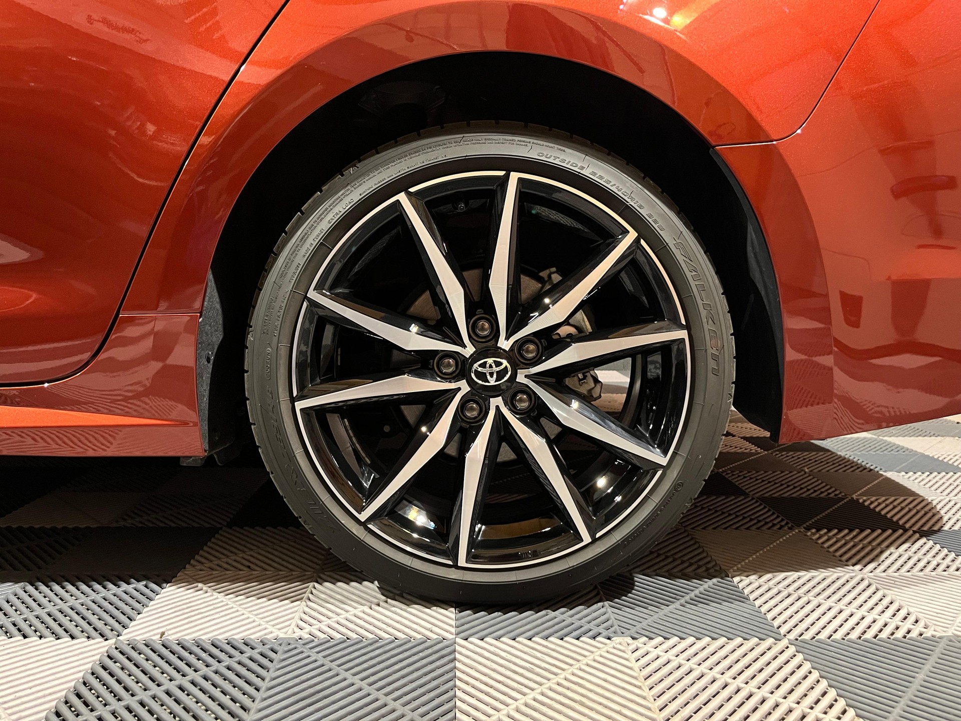 TOYOTA Corolla Touring Sports 2.0 HSD GR Sport e-CVT-image-21