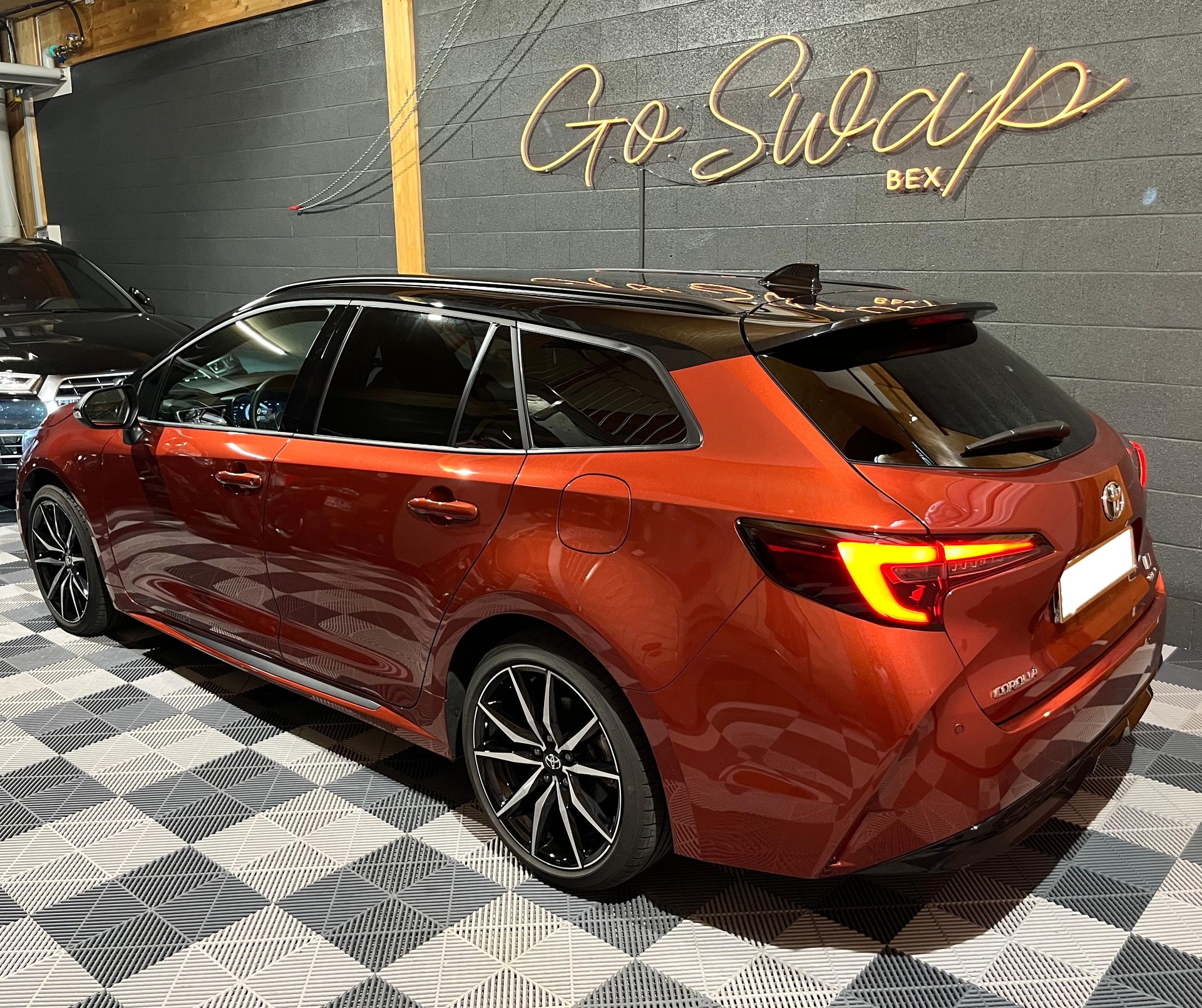 TOYOTA Corolla Touring Sports 2.0 HSD GR Sport e-CVT-image-5