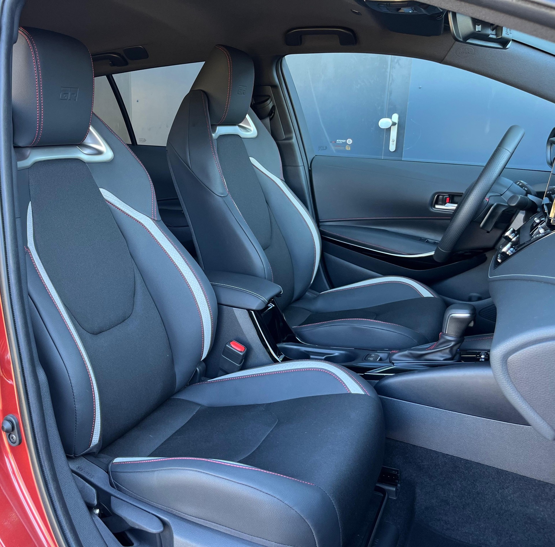 TOYOTA Corolla Touring Sports 2.0 HSD GR Sport e-CVT-image-8